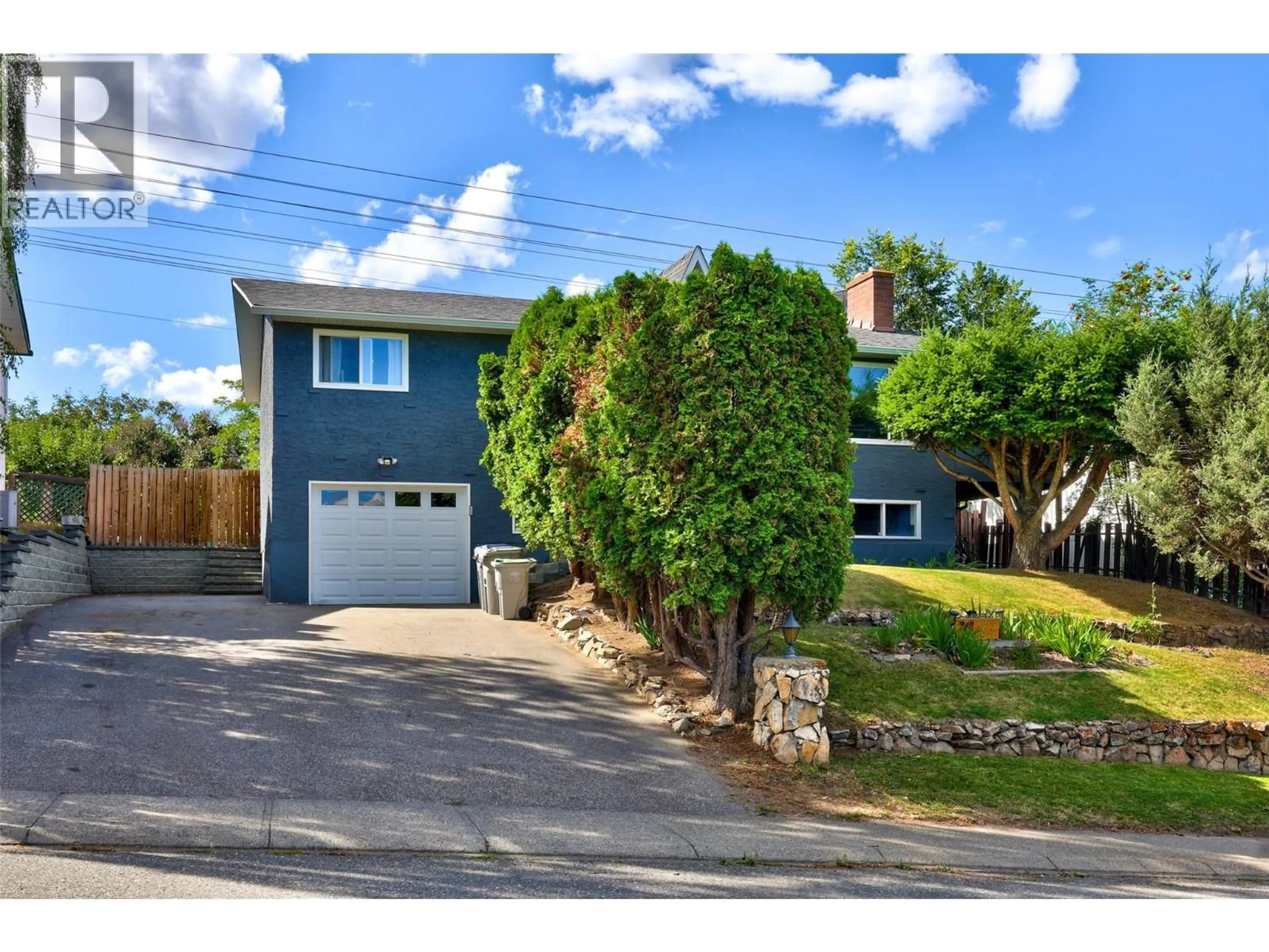 Home with vinyl exterior material, street for 781 SPRINGRIDGE PLACE, Kamloops British Columbia V2C1C8