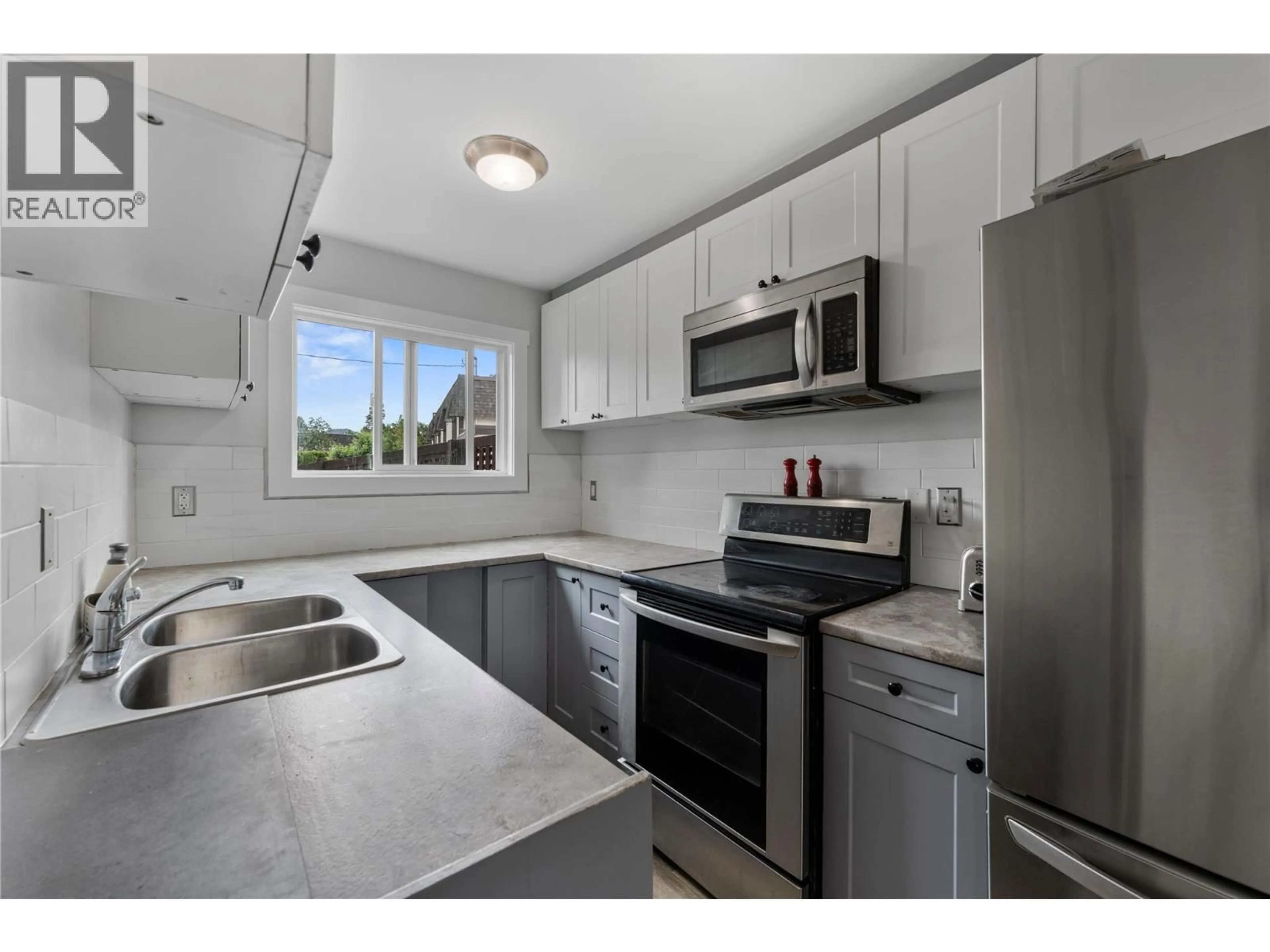 Standard kitchen, unknown for 5 - 3135 WALNUT STREET, Kelowna British Columbia V1W3T6