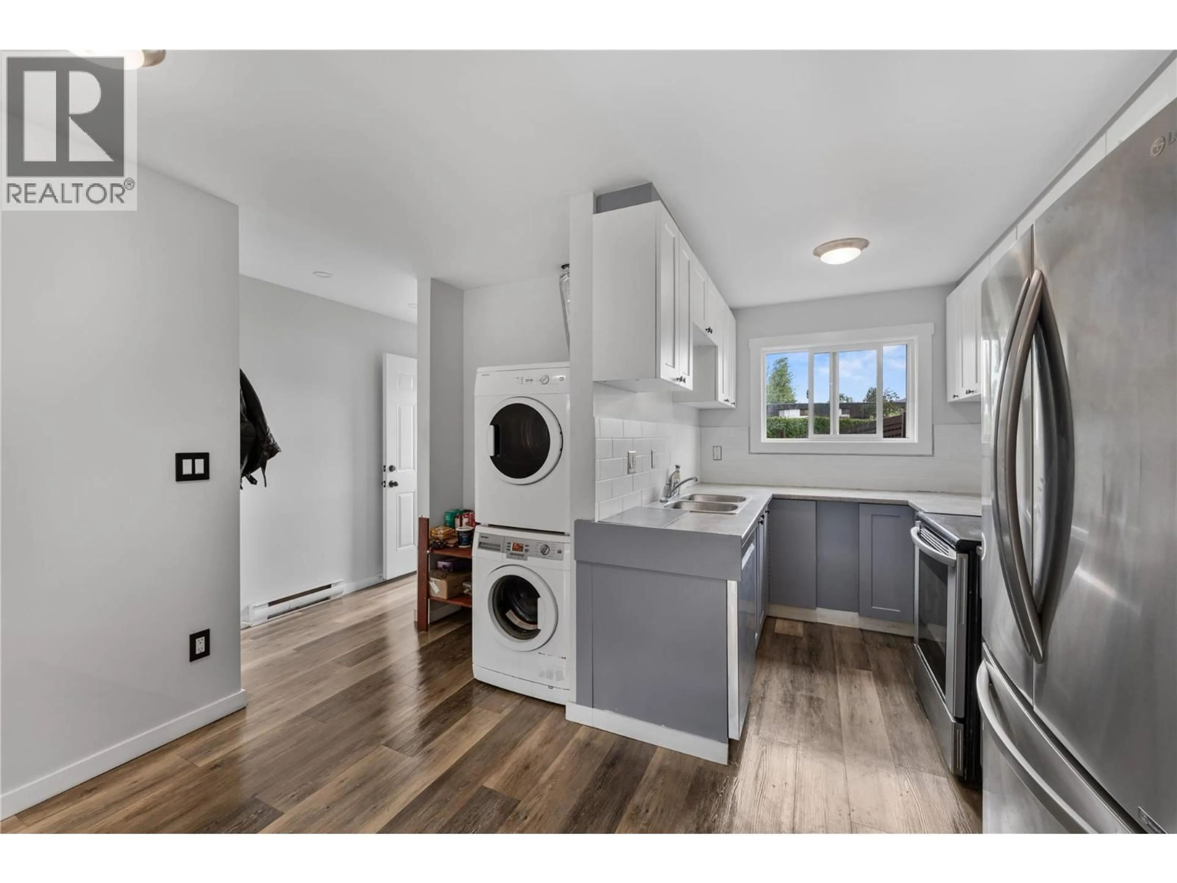Kitchen with laundary machines, unknown for 5 - 3135 WALNUT STREET, Kelowna British Columbia V1W3T6