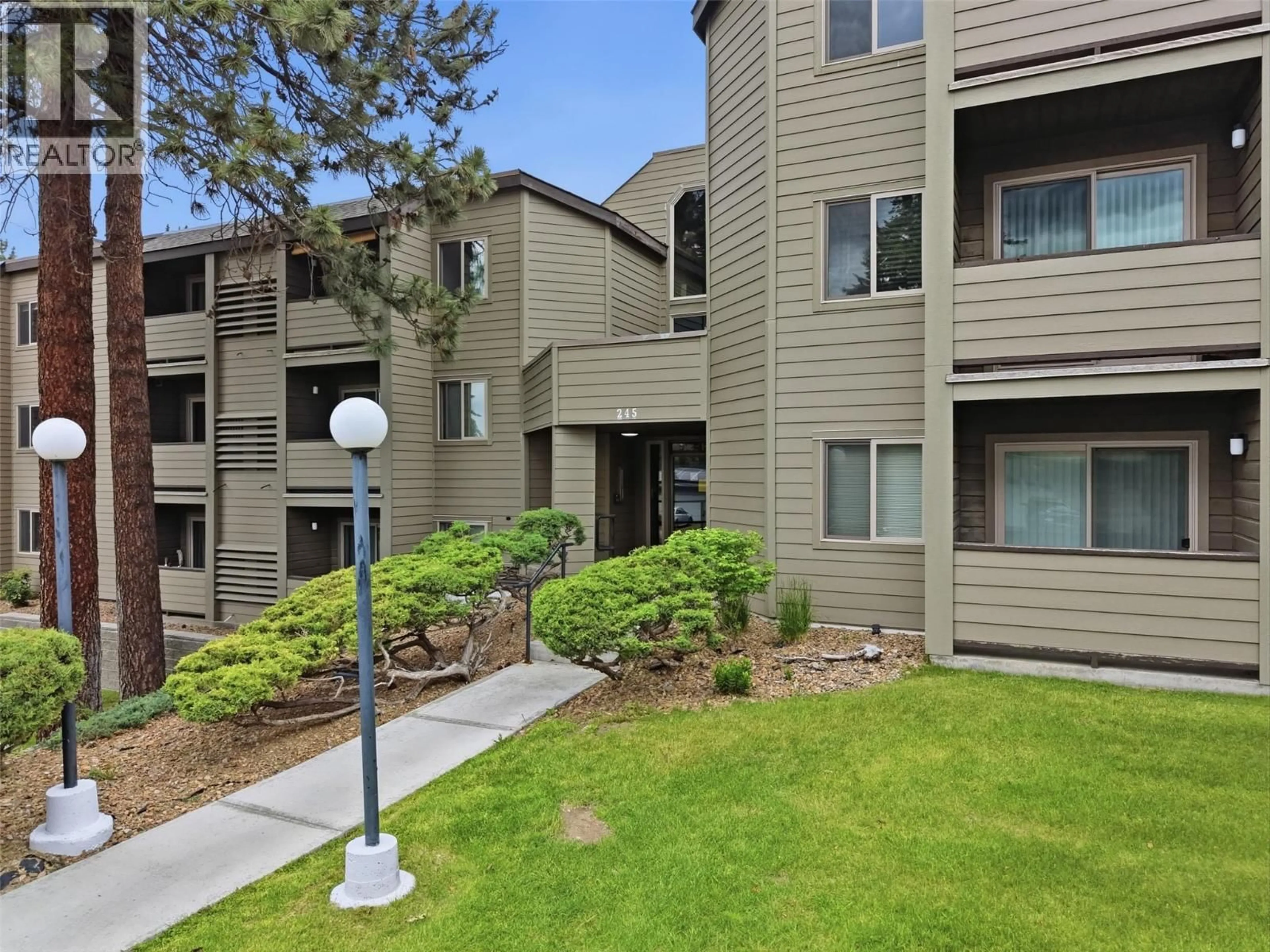 Patio, mountain view for 347 - 245 GORDONHORN DRIVE, Kamloops British Columbia V2E1G5