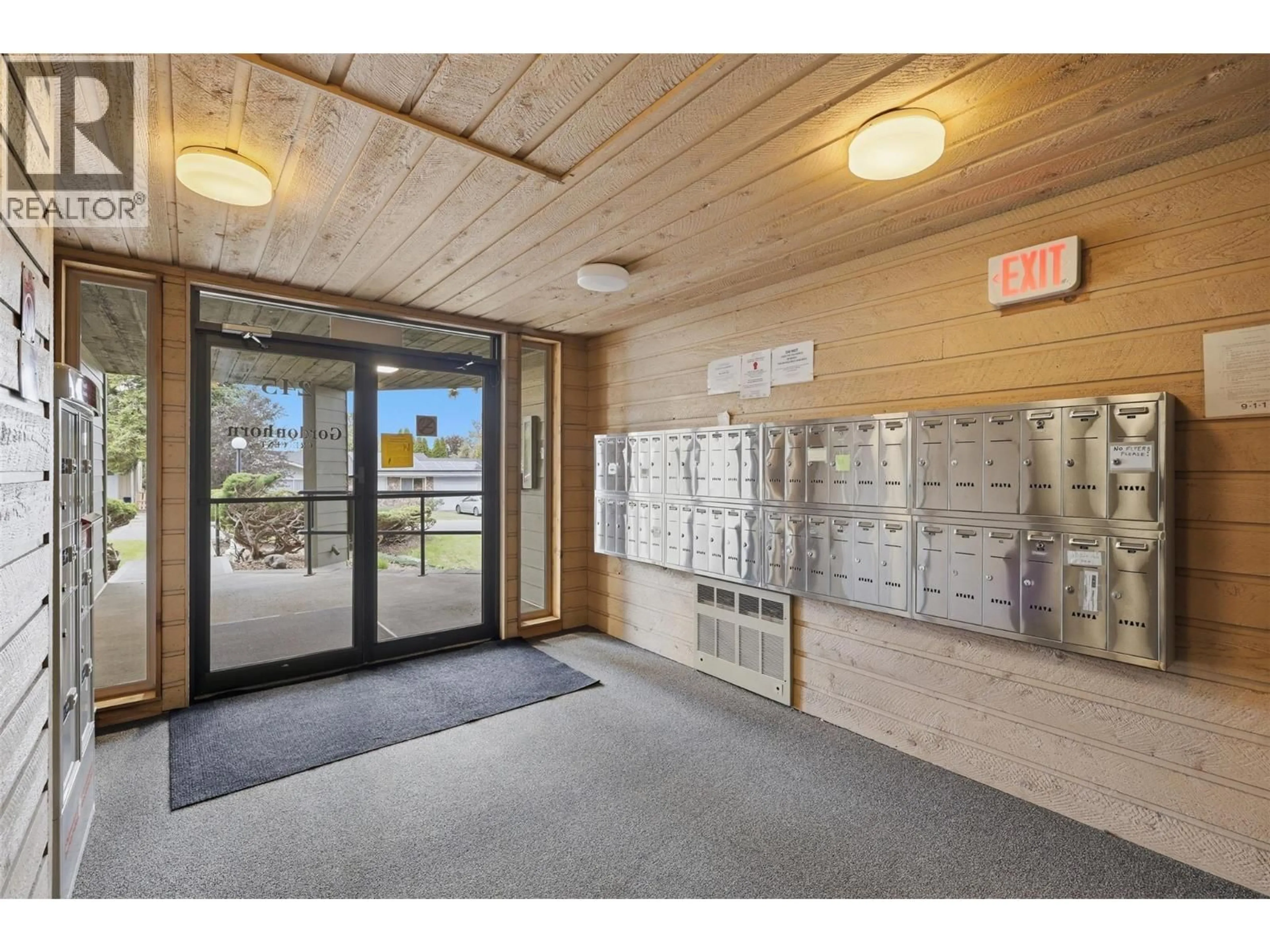 Indoor foyer for 347 - 245 GORDONHORN DRIVE, Kamloops British Columbia V2E1G5