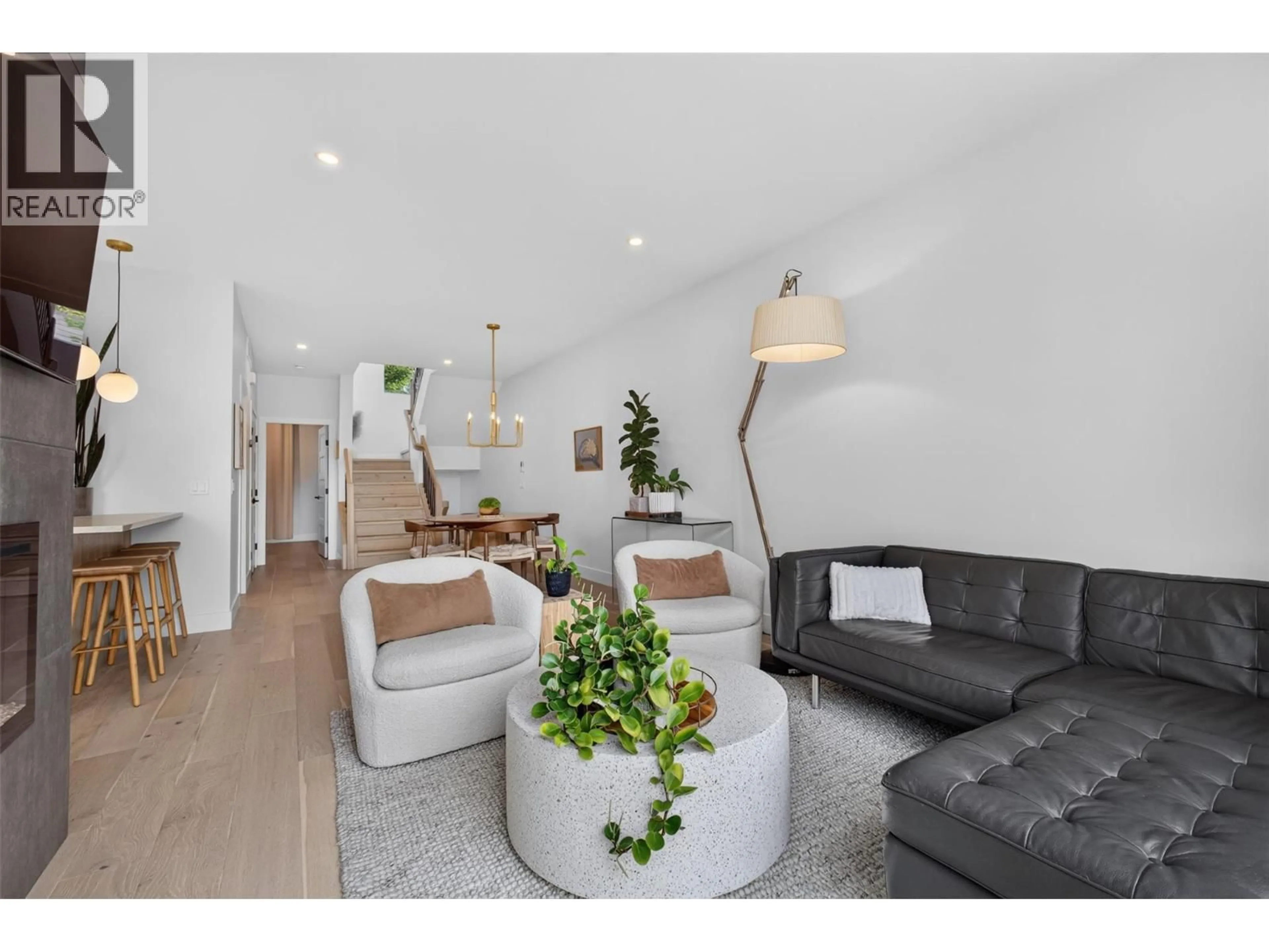 Living room with furniture, wood/laminate floor for 1 - 945 BORDEN AVENUE, Kelowna British Columbia V1Y6A5