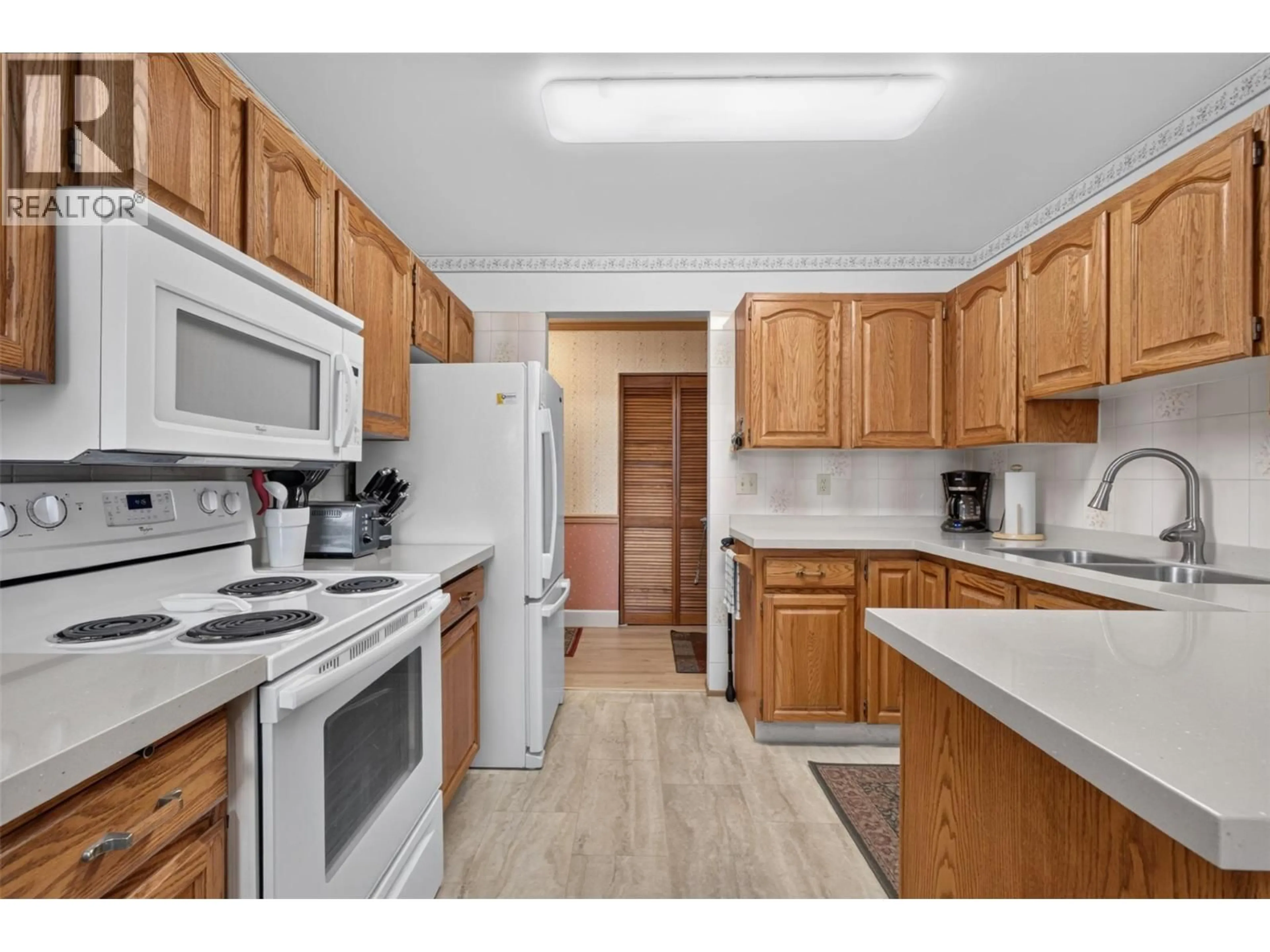 Standard kitchen, unknown for 102 - 1229 BERNARD AVENUE, Kelowna British Columbia V1Y6R3