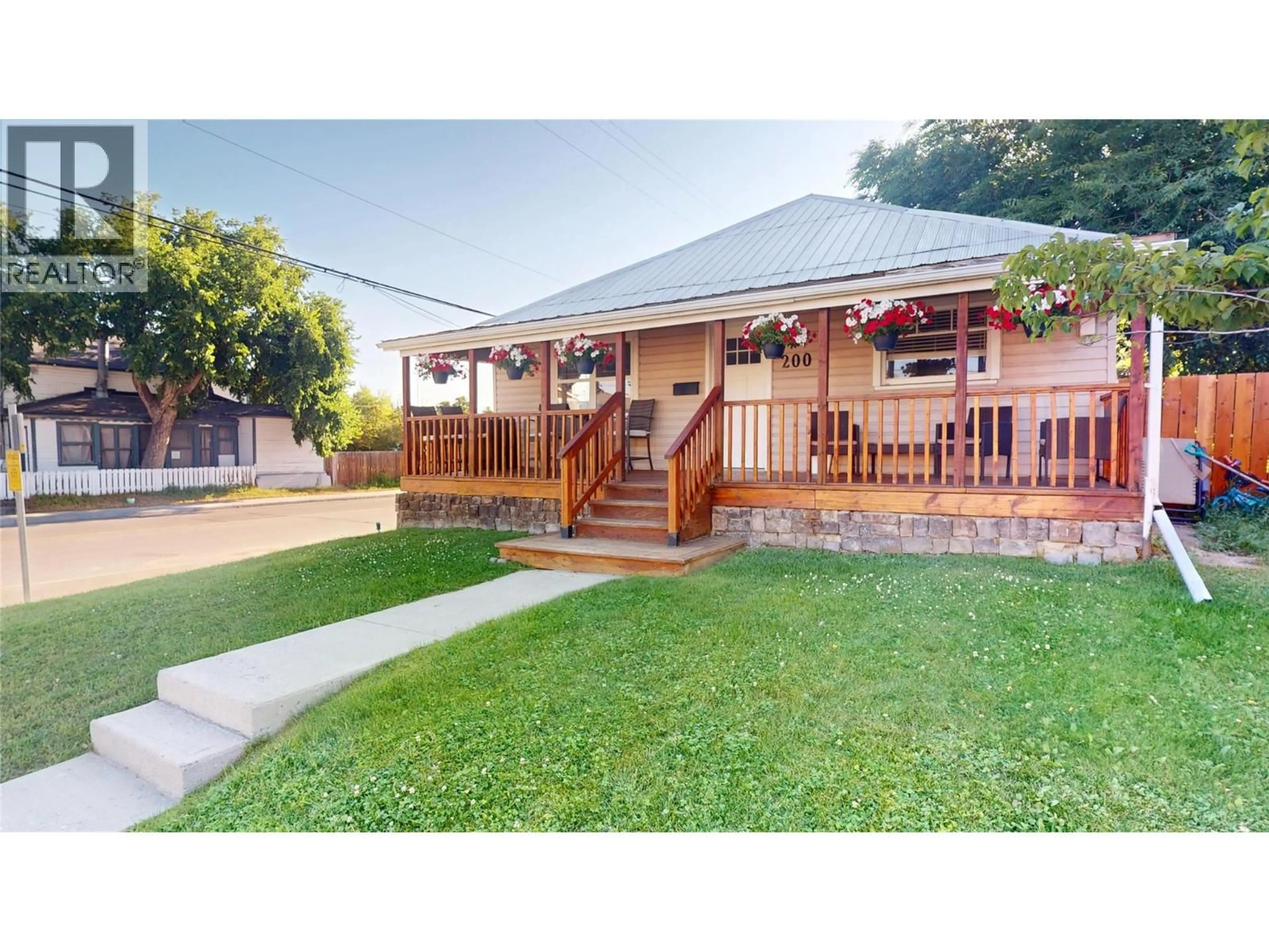 A pic from outside/outdoor area/front of a property/back of a property/a pic from drone, street for 200 5TH AVENUE SOUTH, Cranbrook British Columbia V1C2G4