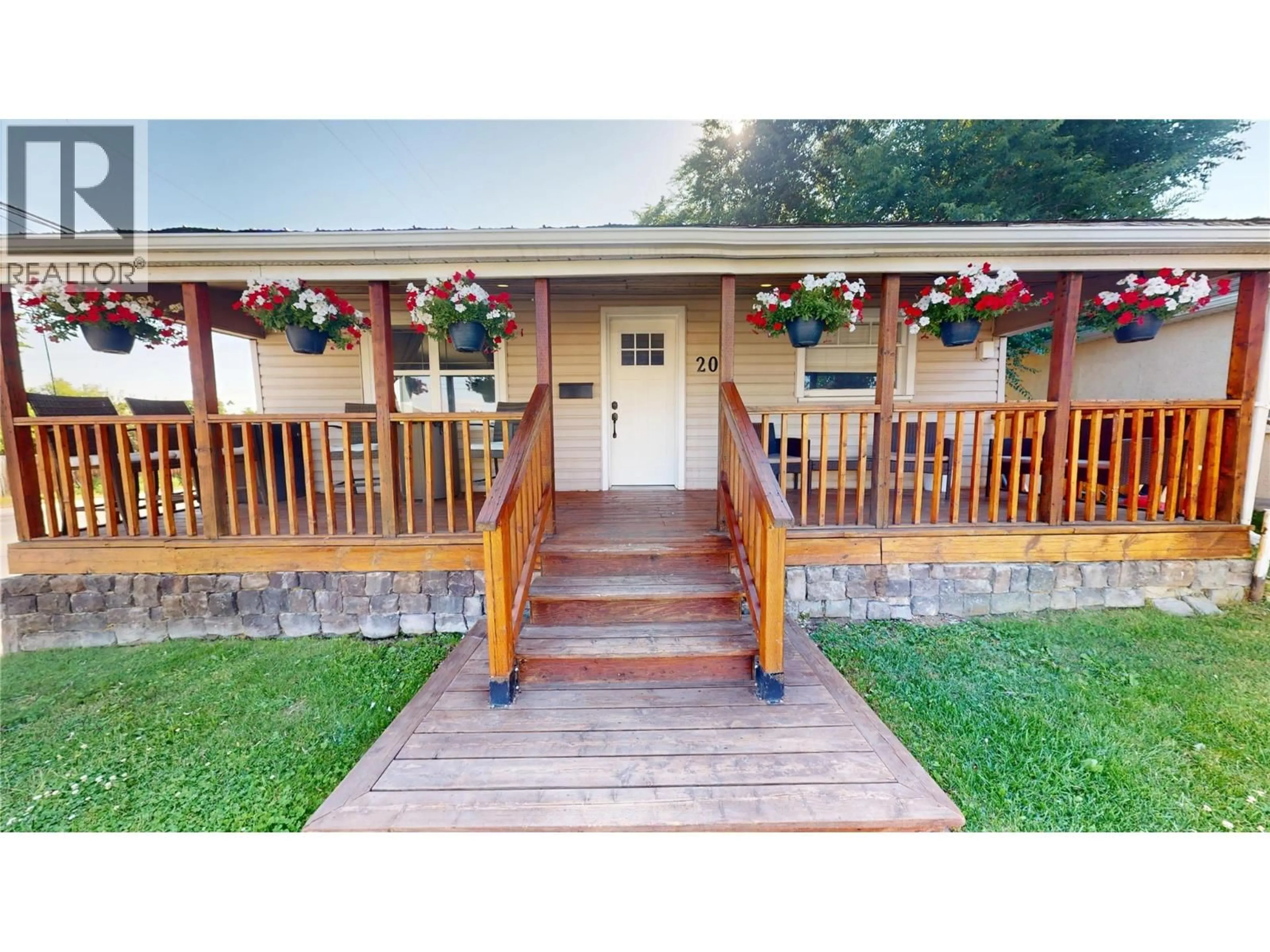 Patio, unknown for 200 5TH AVENUE SOUTH, Cranbrook British Columbia V1C2G4