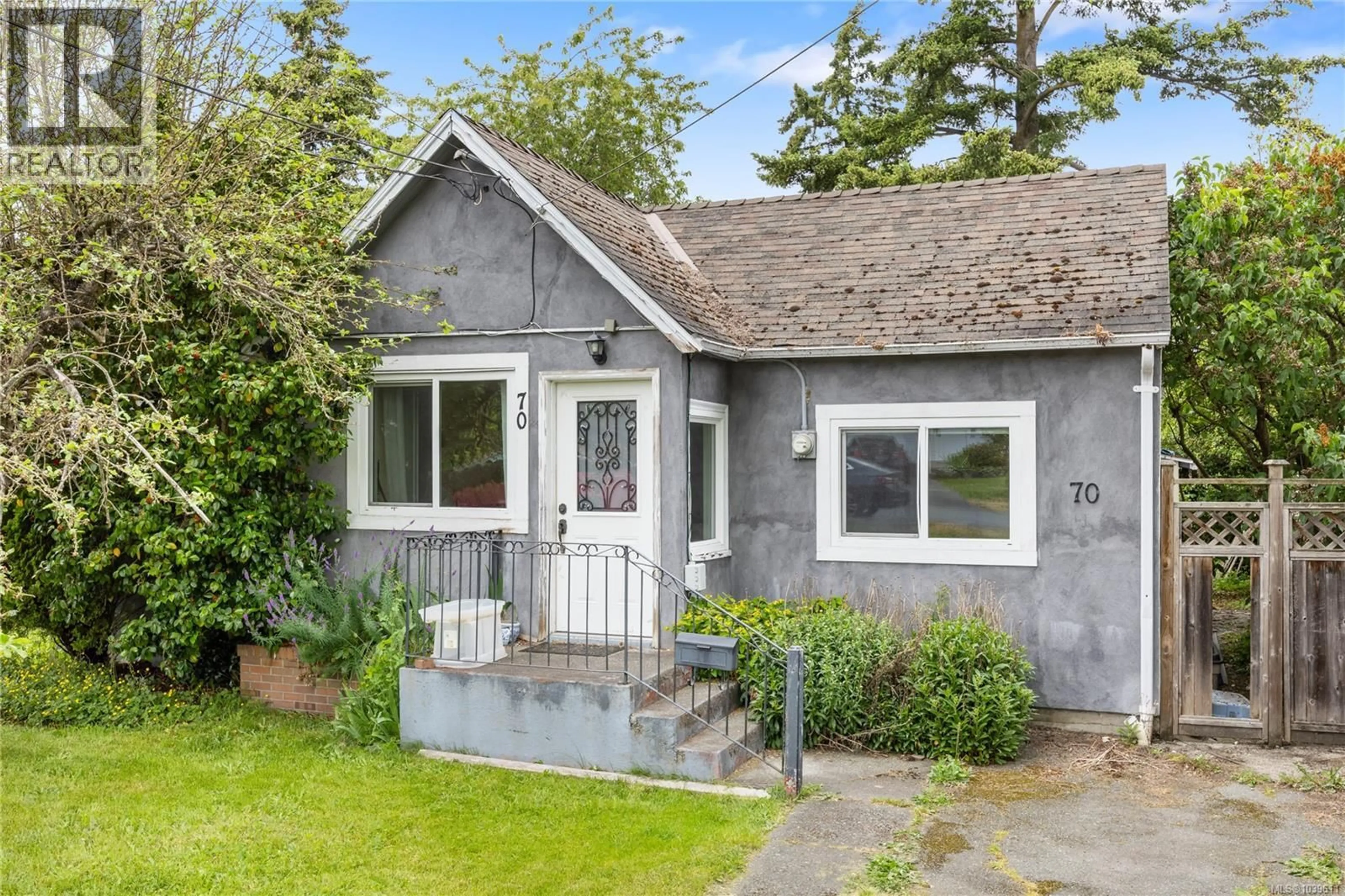Unknown for 70 HAMPTON ROAD, Saanich British Columbia V8Z1G4