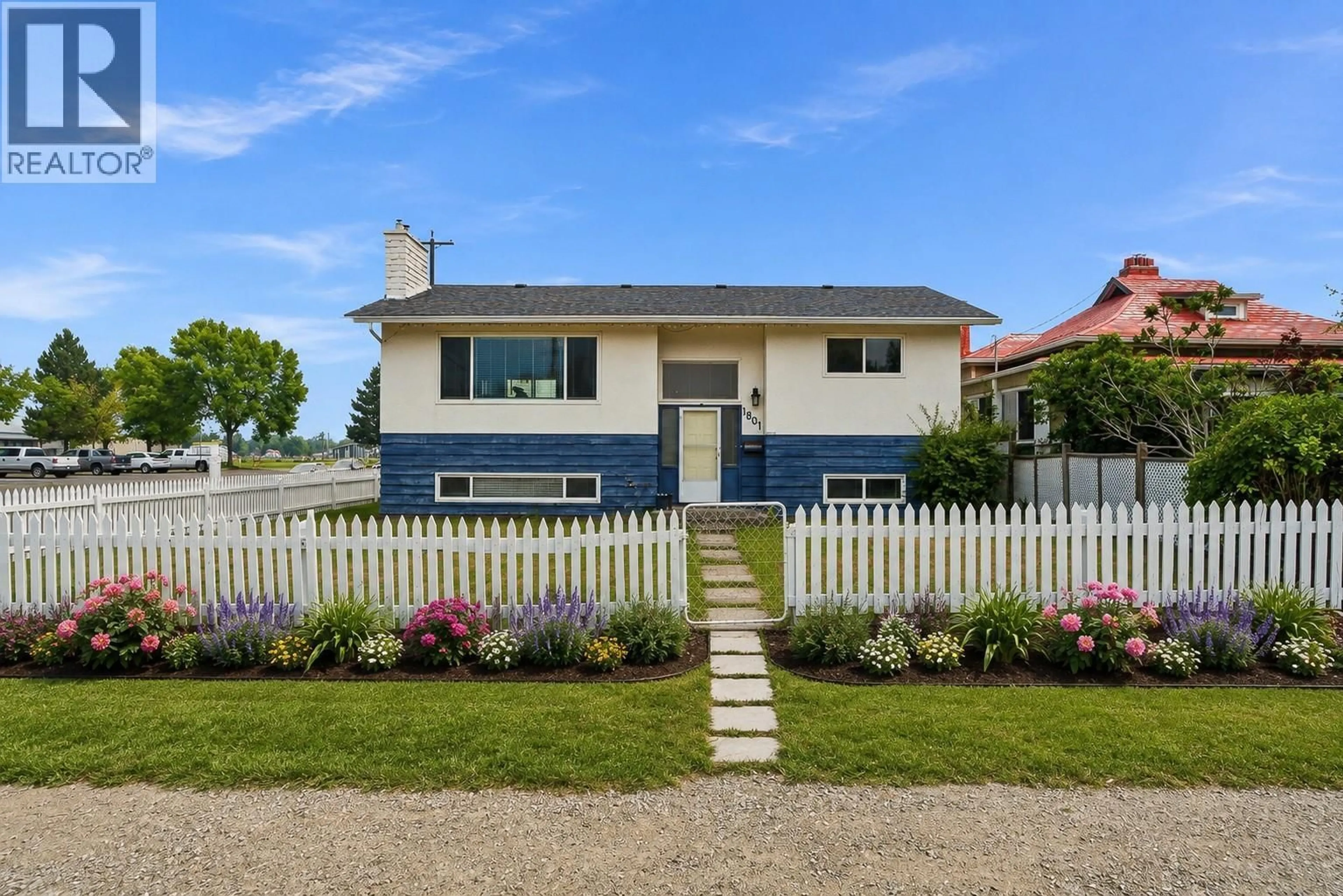 Home with vinyl exterior material, street for 1801 HAMILTON AVENUE, Merritt British Columbia V1K1B8