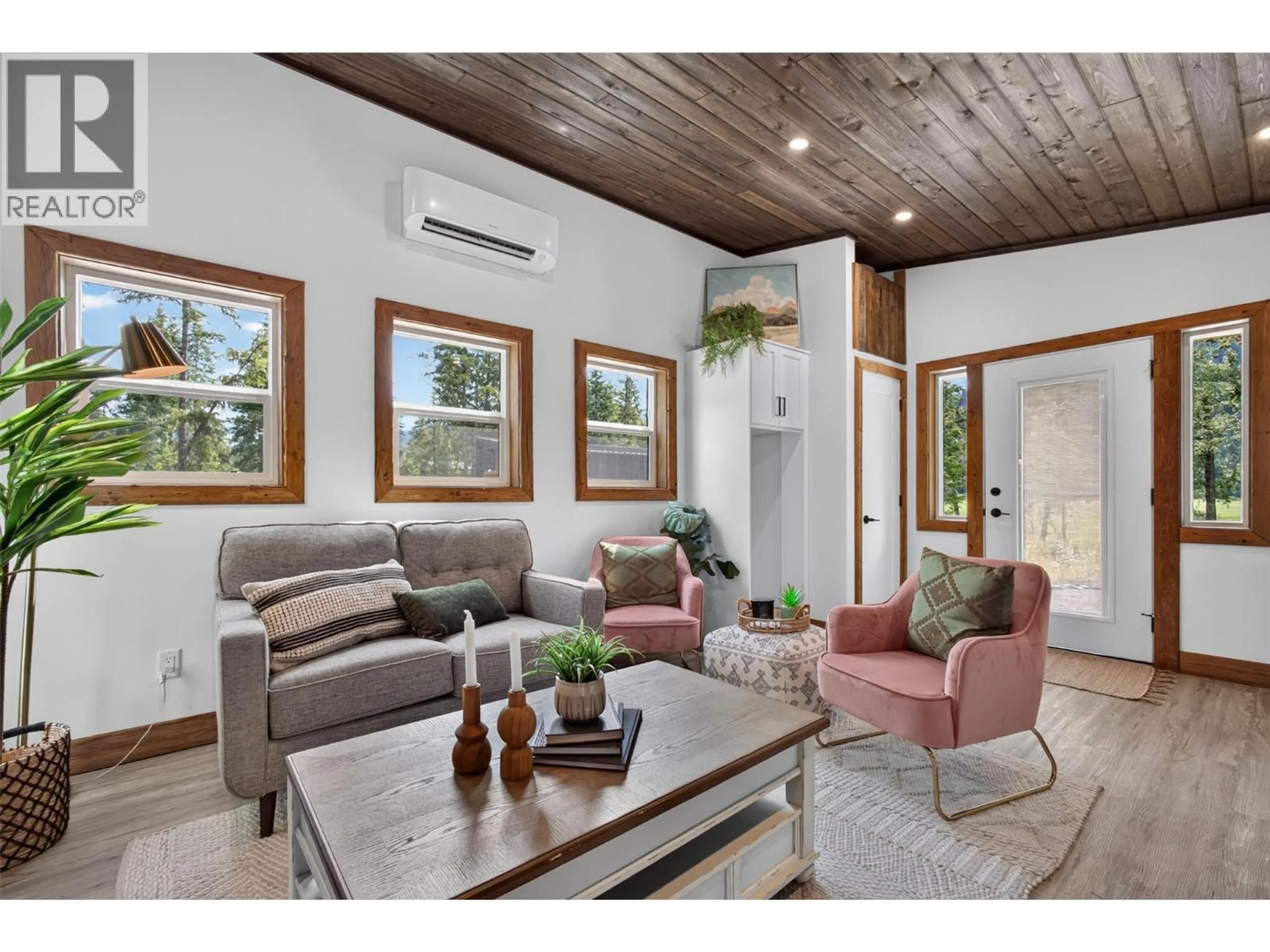 Living room with furniture, wood/laminate floor for 3 - 5533 33 HIGHWAY, Beaverdell British Columbia V0H1A0