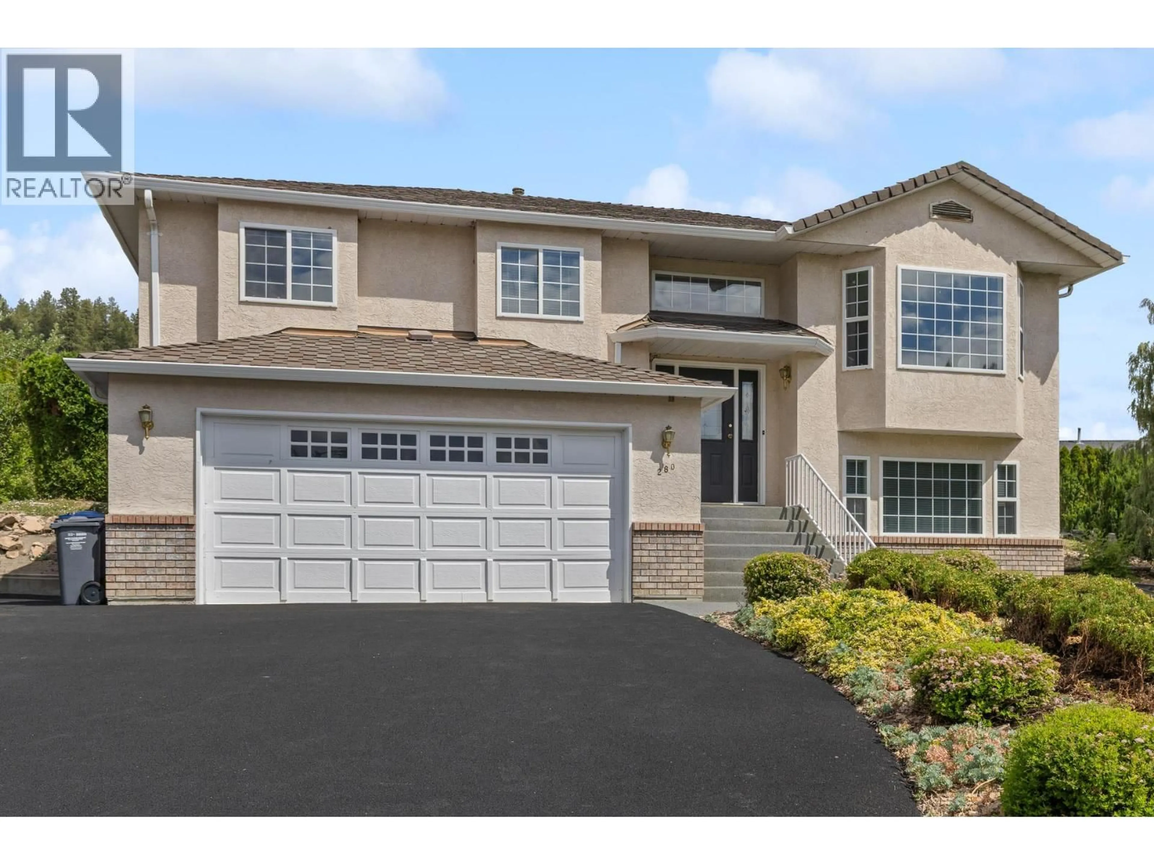 Home with vinyl exterior material, street for 280 COSENS COURT, Kelowna British Columbia V1V1V2