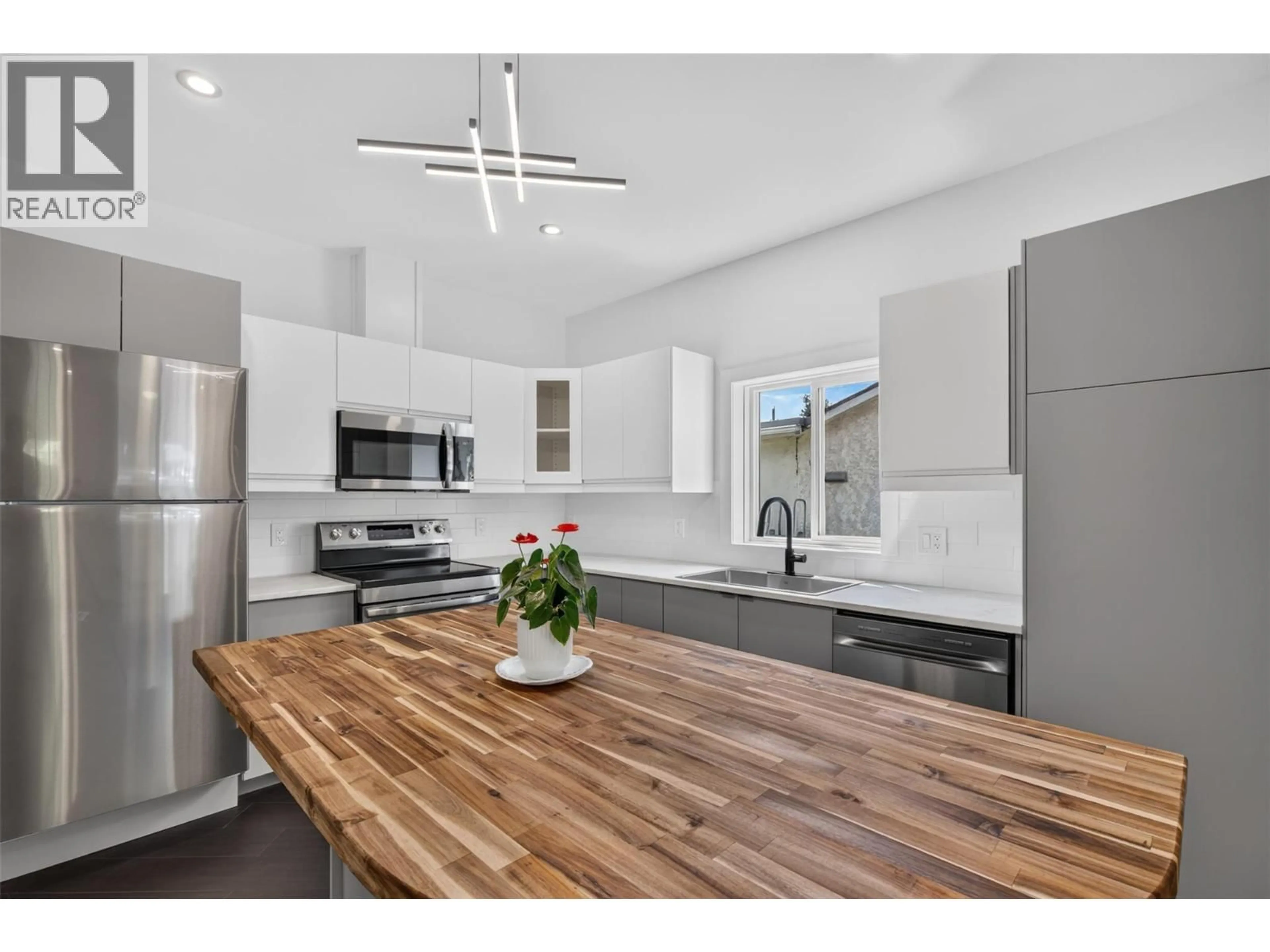 Open concept kitchen, unknown for 630 OKANAGAN SE AVENUE, Salmon Arm British Columbia V1E1G7