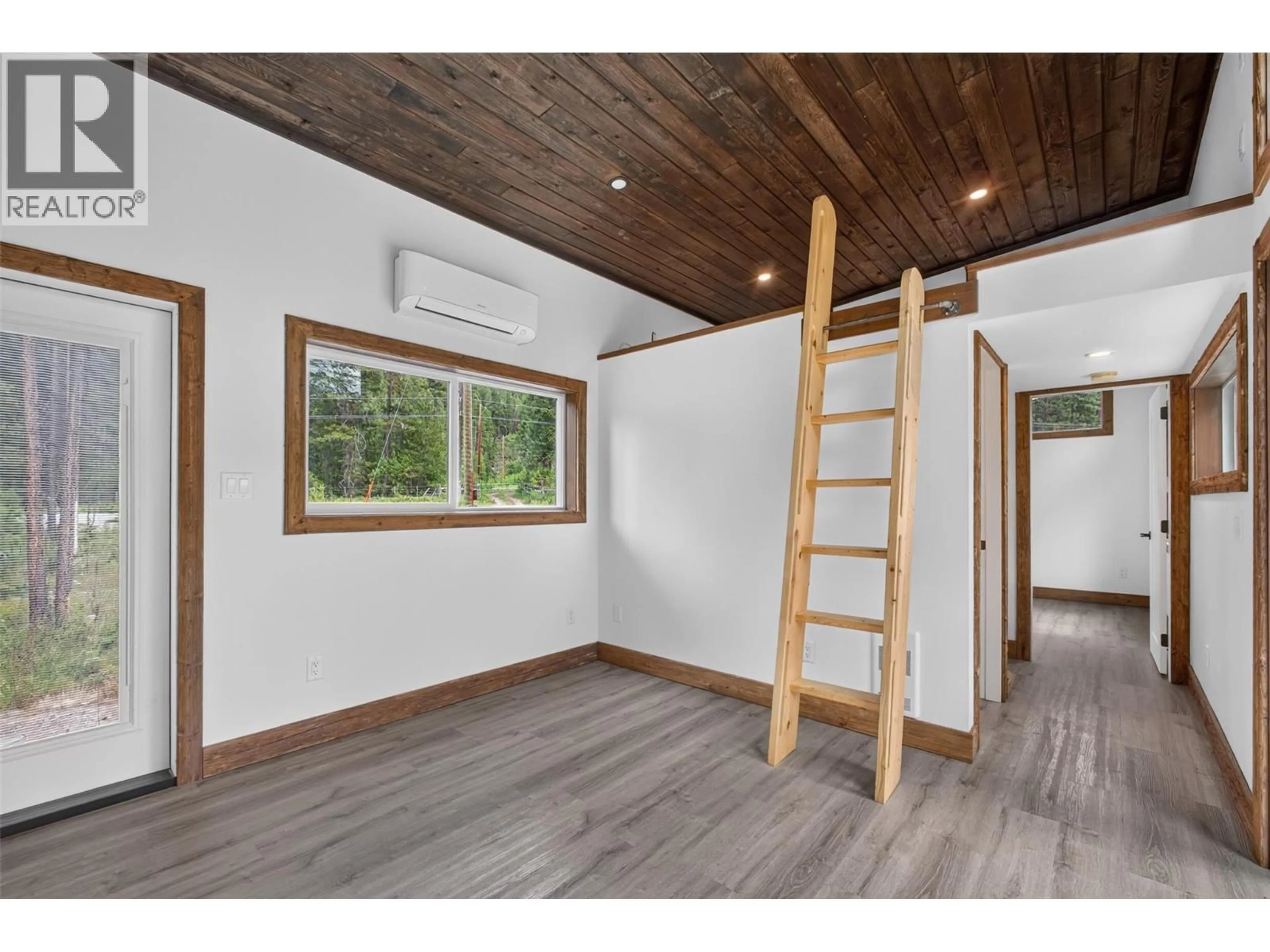 A pic of a room for 1 - 5533 33 HIGHWAY, Beaverdell British Columbia V0H1A0