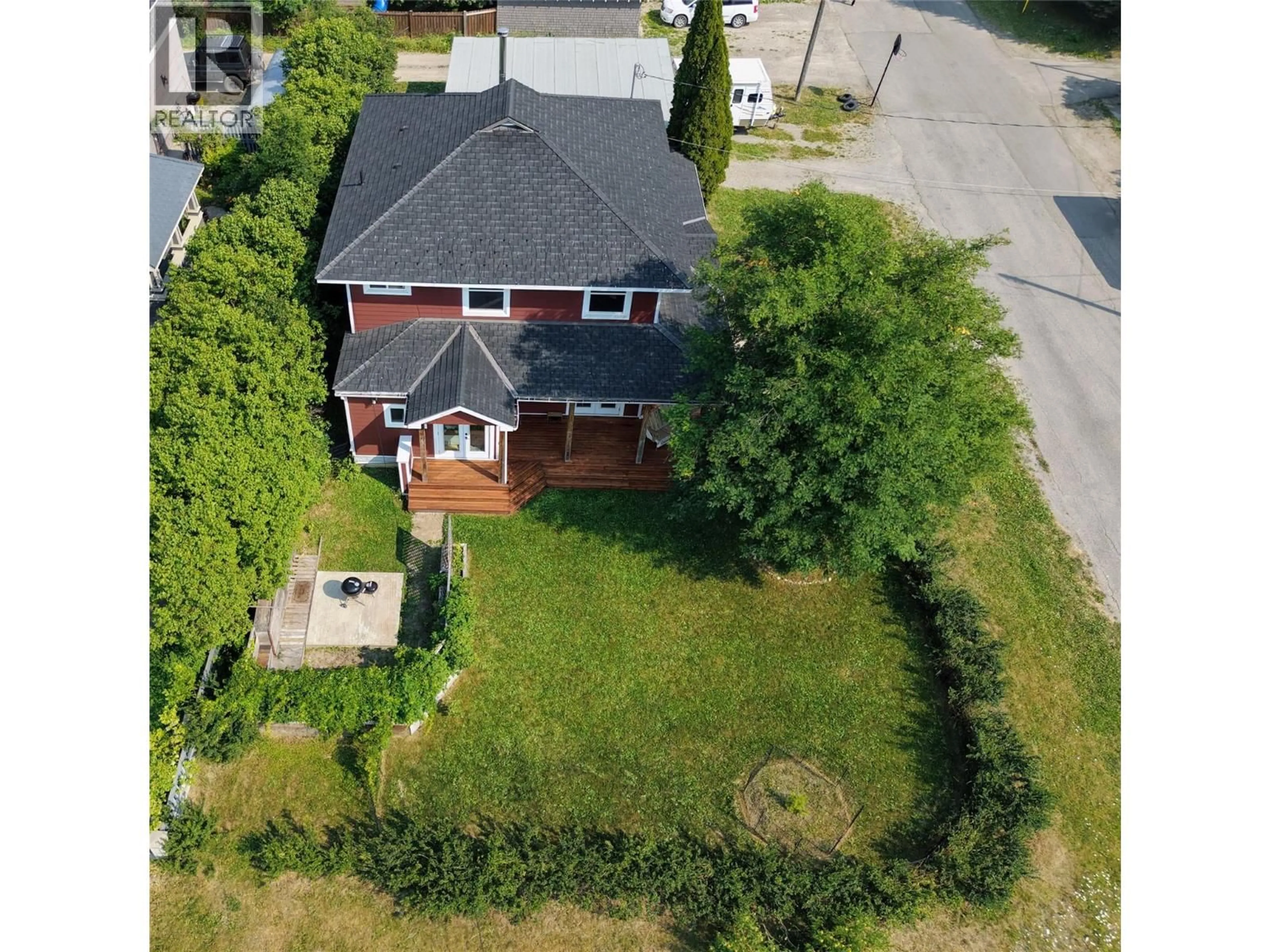 A pic from outside/outdoor area/front of a property/back of a property/a pic from drone, street for 602 5 AVENUE, Fernie British Columbia V0B1M0