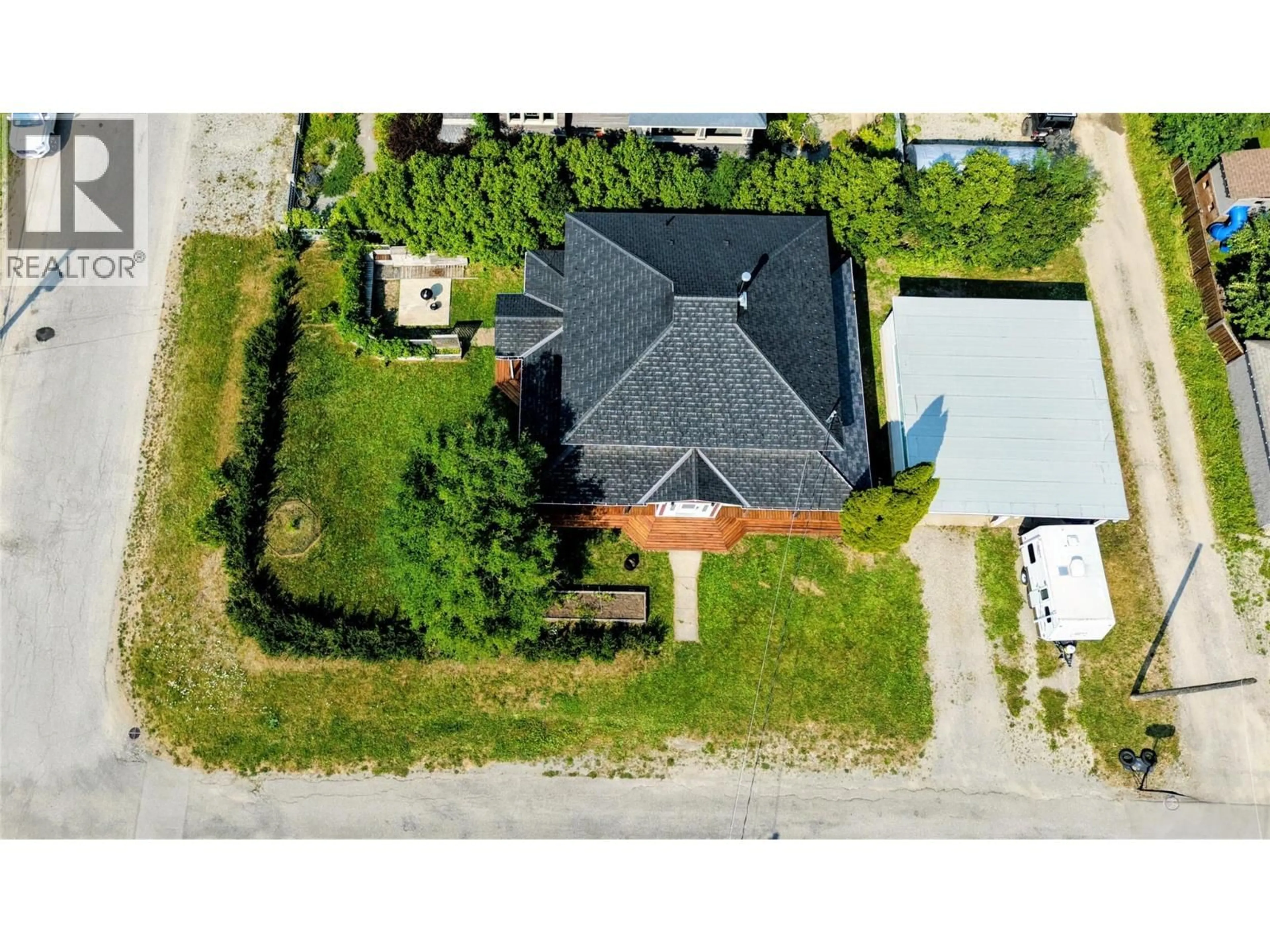 A pic from outside/outdoor area/front of a property/back of a property/a pic from drone, street for 602 5 AVENUE, Fernie British Columbia V0B1M0