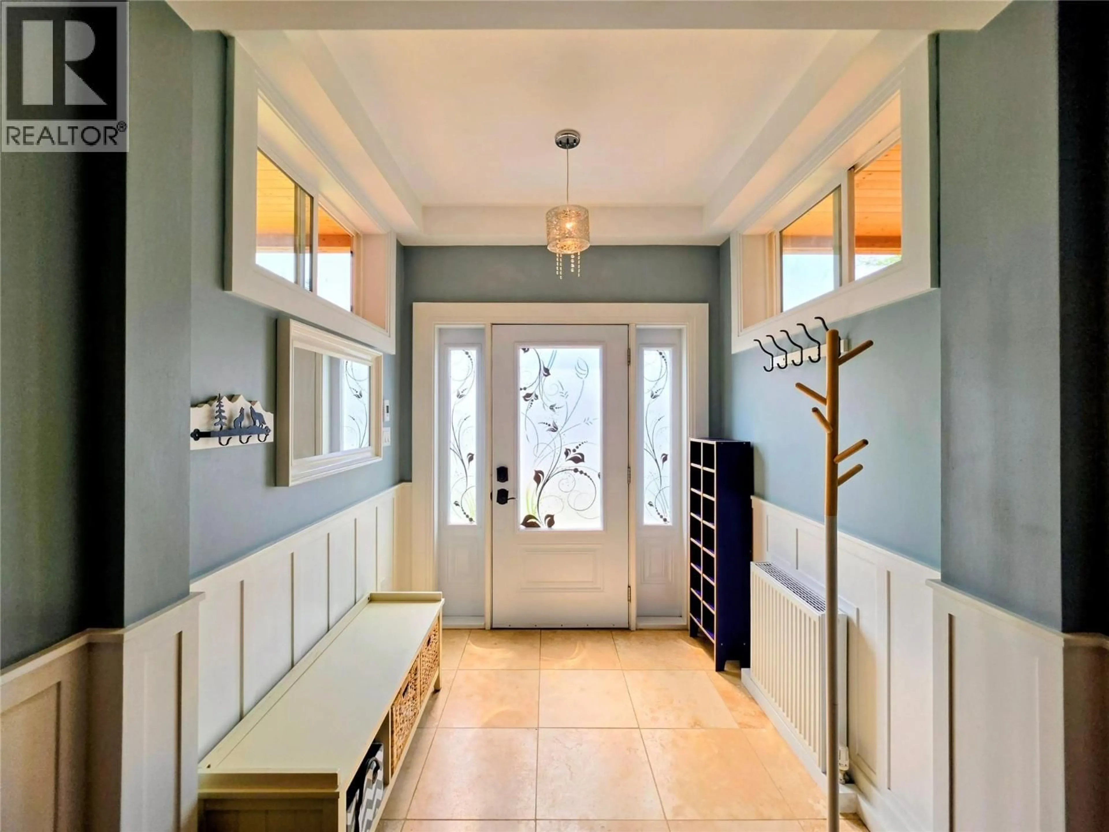 Indoor entryway for 602 5 AVENUE, Fernie British Columbia V0B1M0