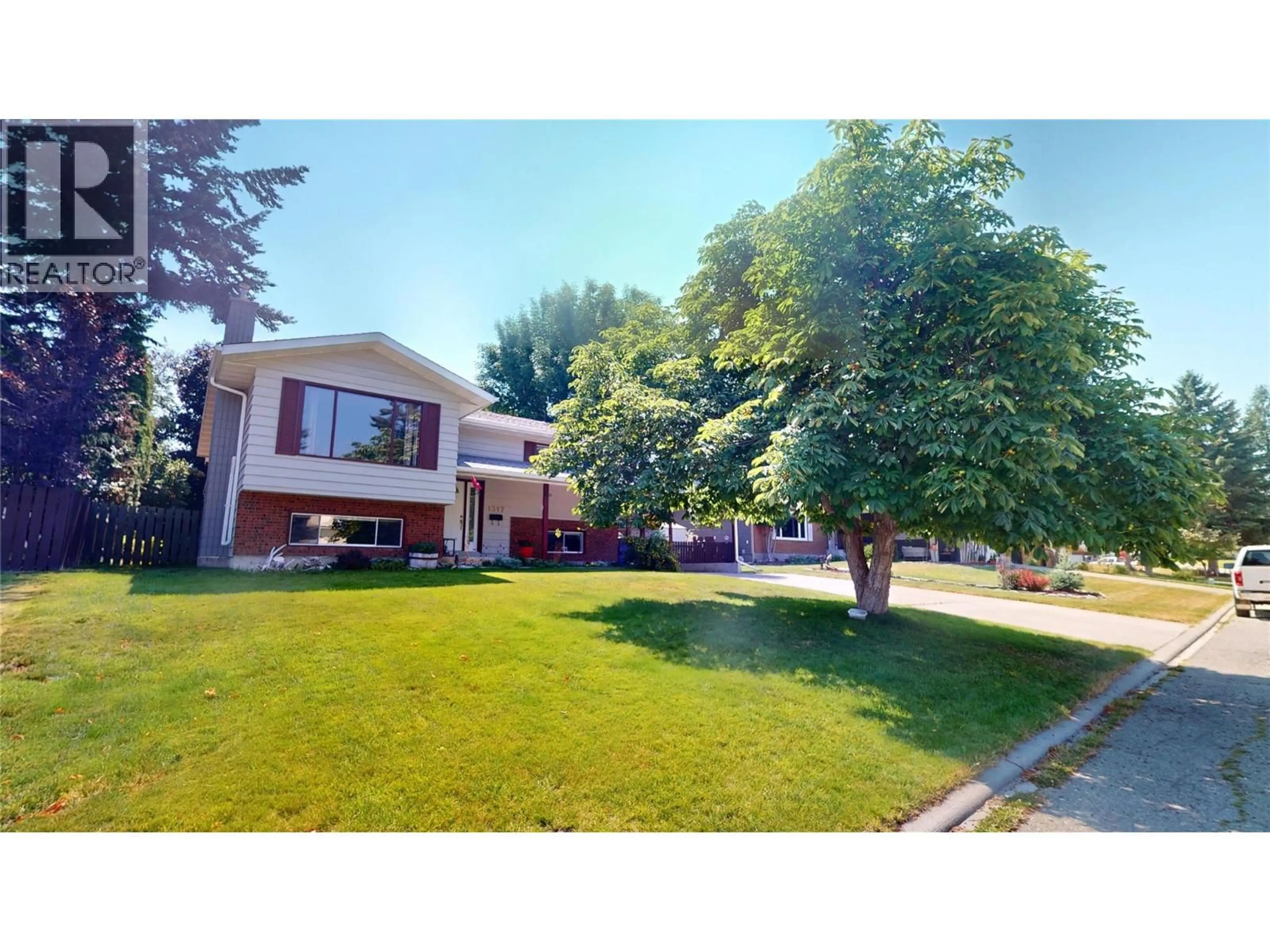 A pic from outside/outdoor area/front of a property/back of a property/a pic from drone, street for 1317 16TH STREET SOUTH, Cranbrook British Columbia V1C5K5