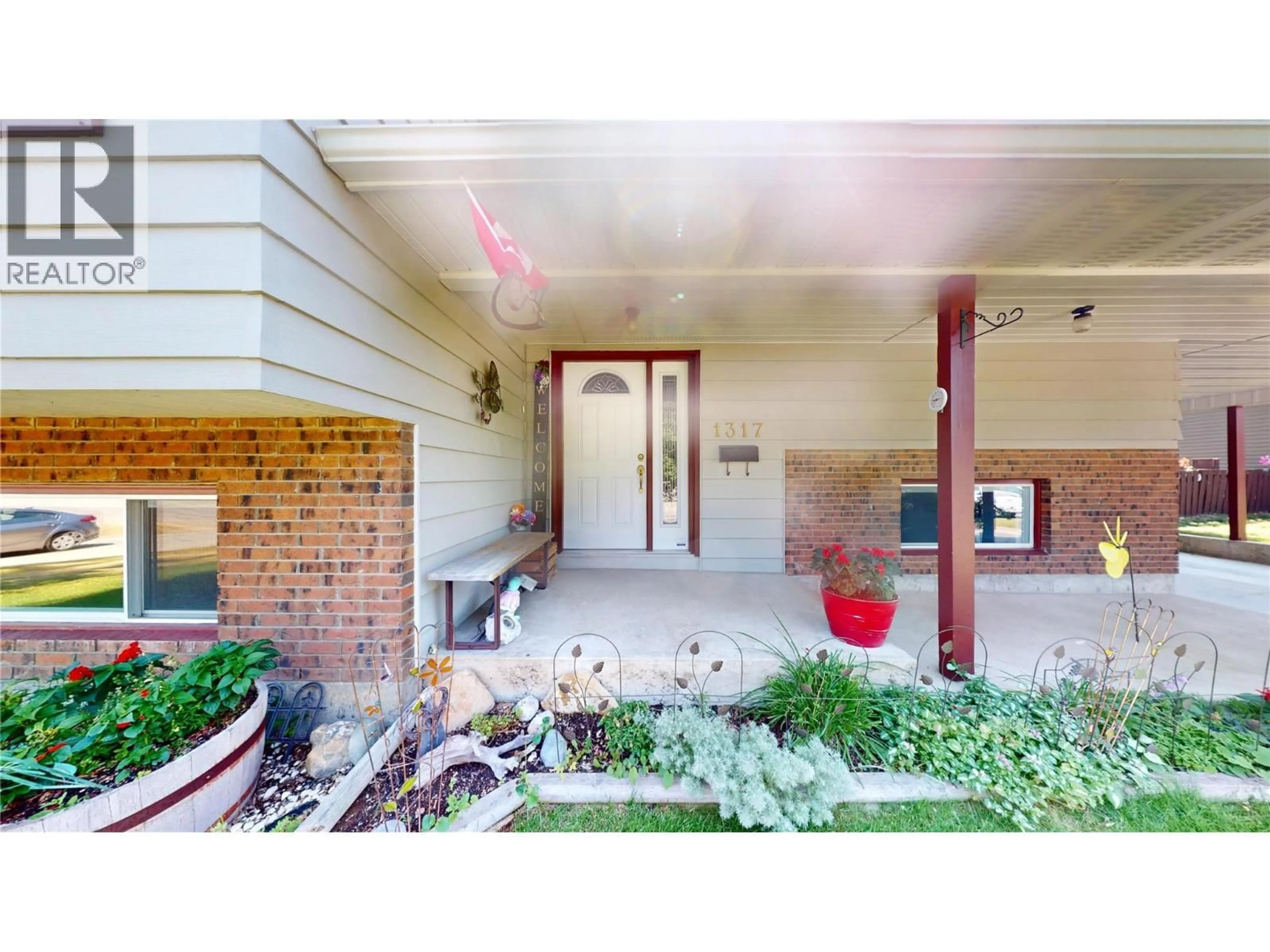 Indoor entryway for 1317 16TH STREET SOUTH, Cranbrook British Columbia V1C5K5