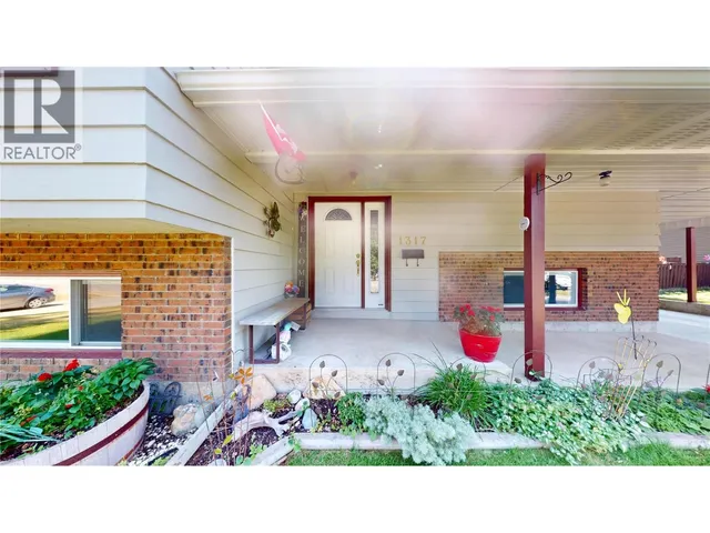 1317 16TH STREET SOUTH, Cranbrook 4