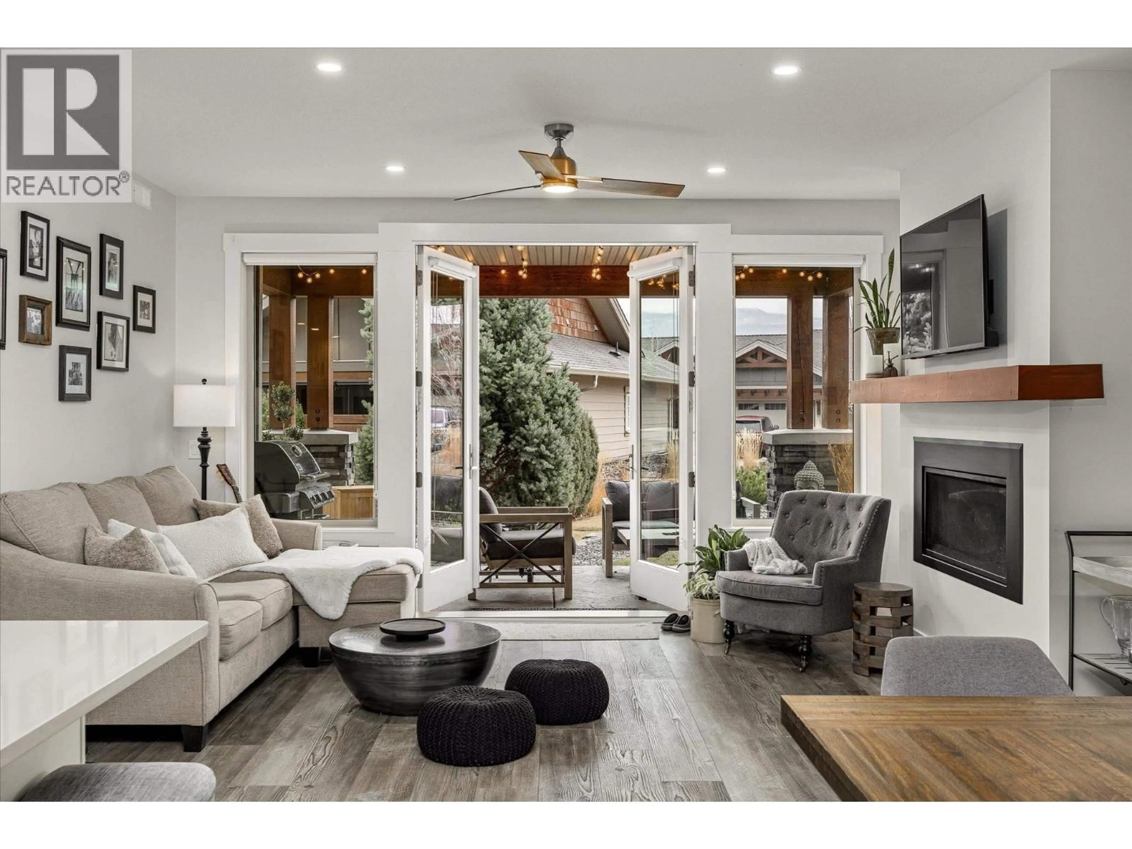 Living room with furniture, unknown for 210 - 4000 REDSTONE CRESCENT, Peachland British Columbia V0H1X5