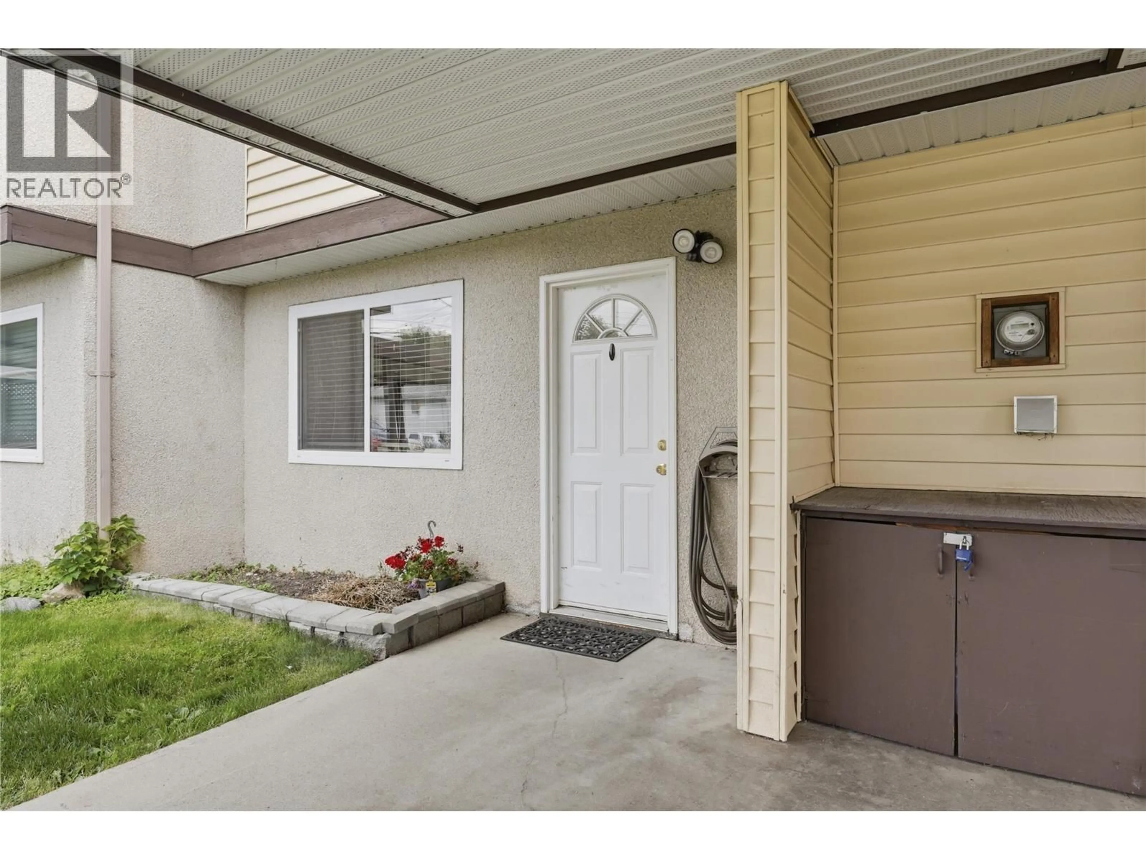 Indoor entryway for 34 - 1697 GREENFIELD AVENUE, Kamloops British Columbia V2B4N5