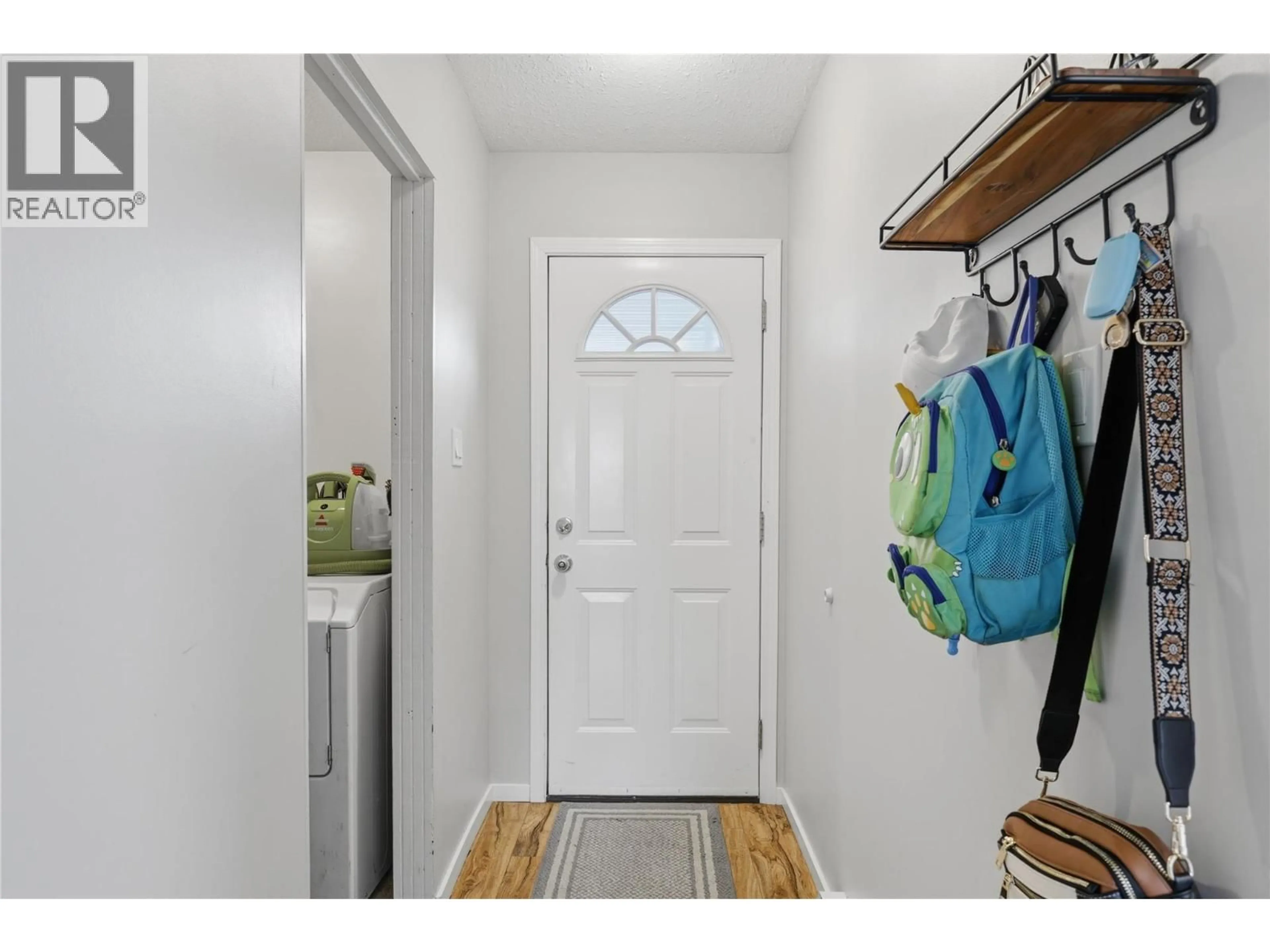 Indoor entryway for 34 - 1697 GREENFIELD AVENUE, Kamloops British Columbia V2B4N5