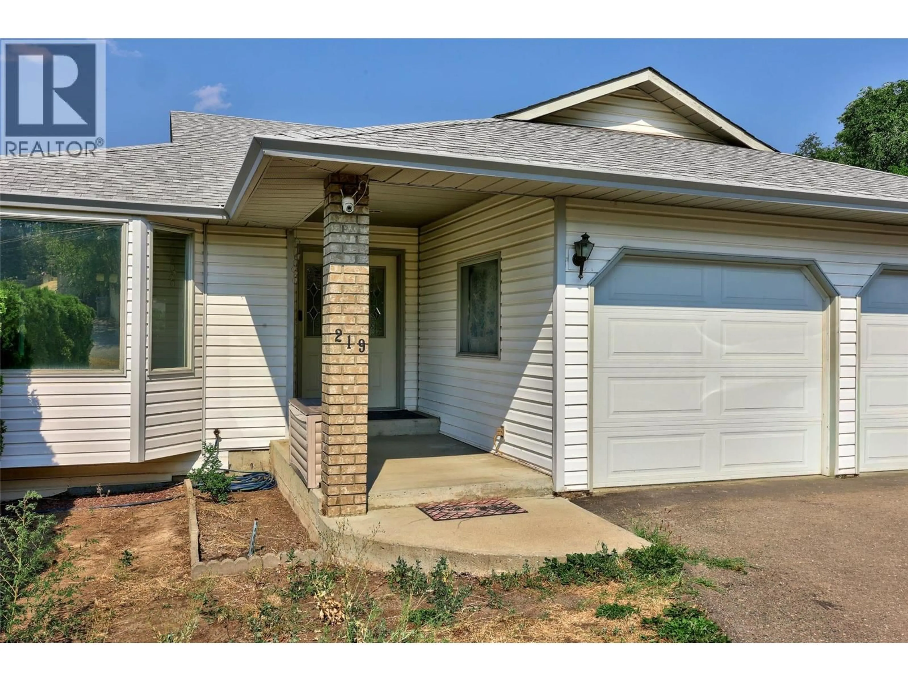 Home with vinyl exterior material, street for 219 STROM ROAD, Kamloops British Columbia V2C4M1