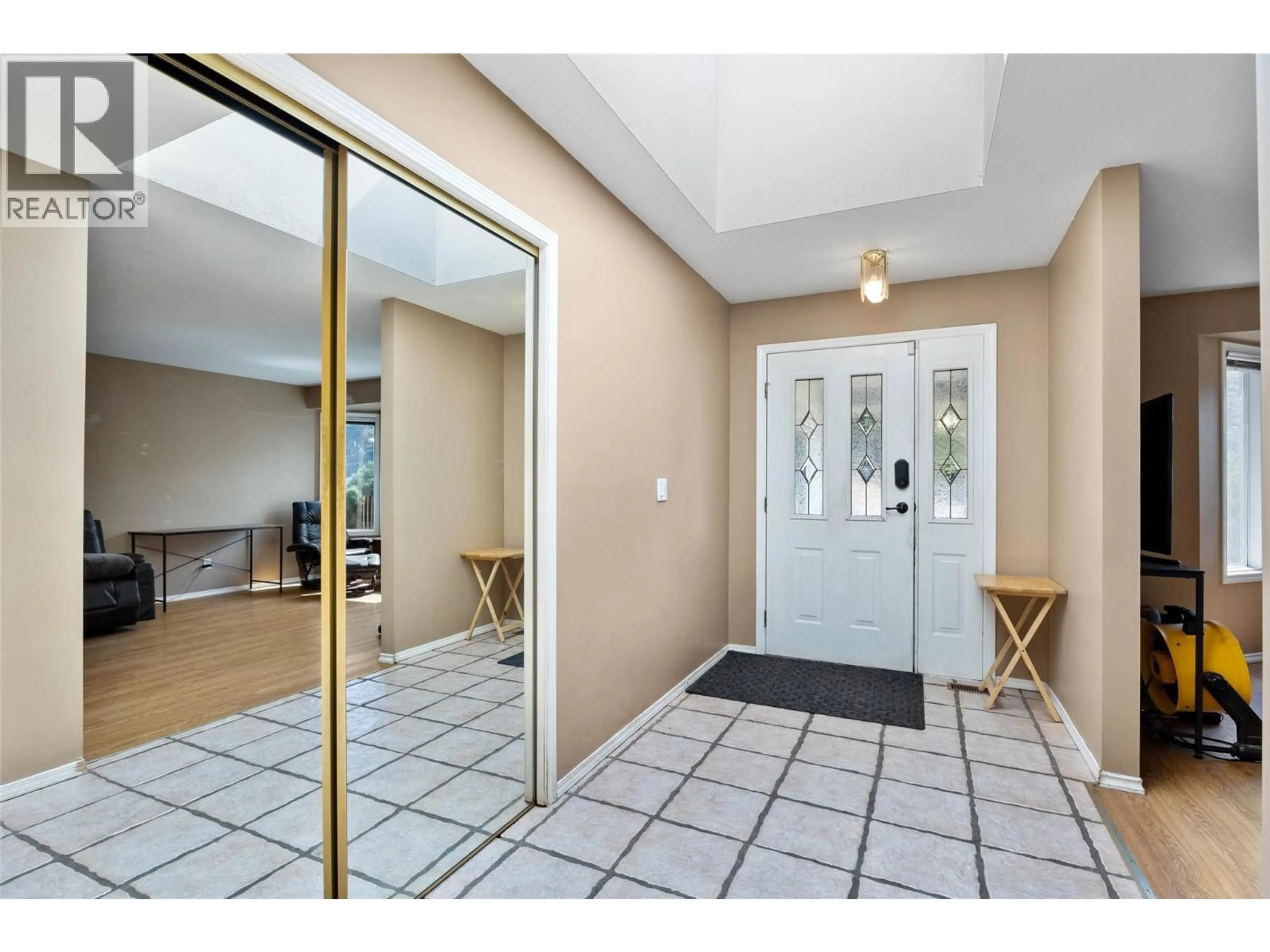 Indoor foyer for 219 STROM ROAD, Kamloops British Columbia V2C4M1