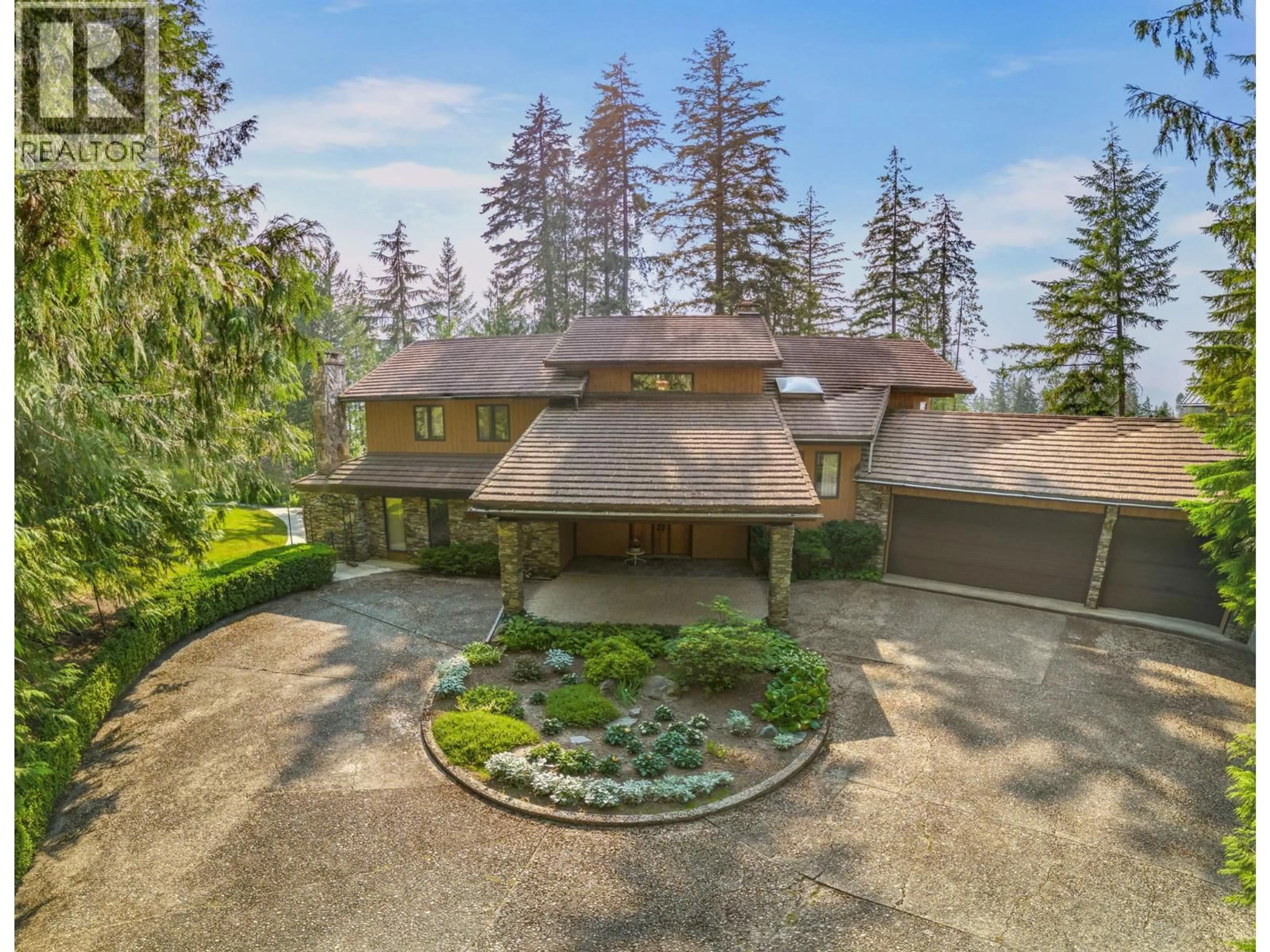 A pic from outside/outdoor area/front of a property/back of a property/a pic from drone, street for 231 GLENACRES ROAD, Nakusp British Columbia V0G1R0