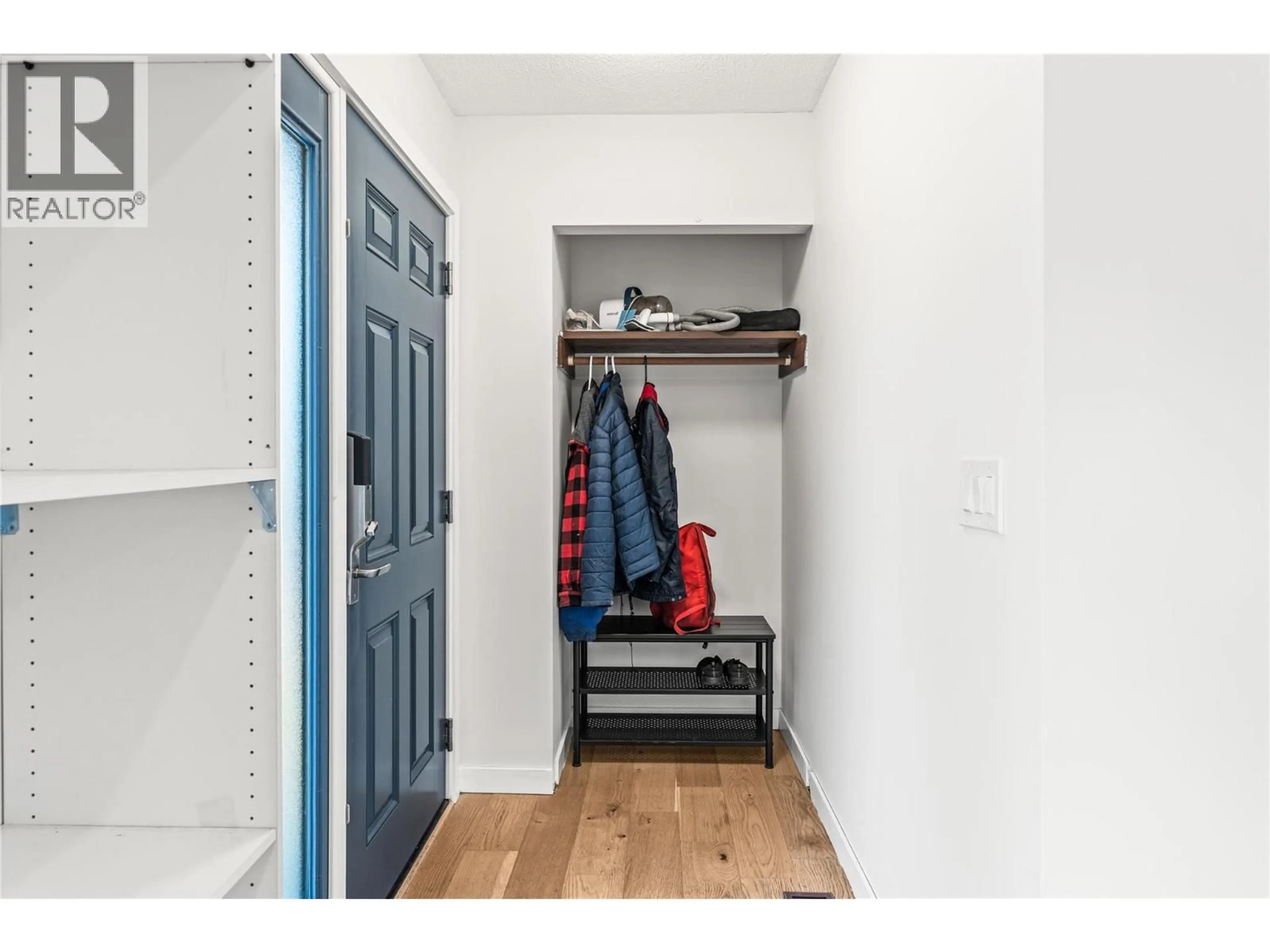 Indoor entryway for 5503 SOUTH VERNON COURT, Vernon British Columbia V1T8N6