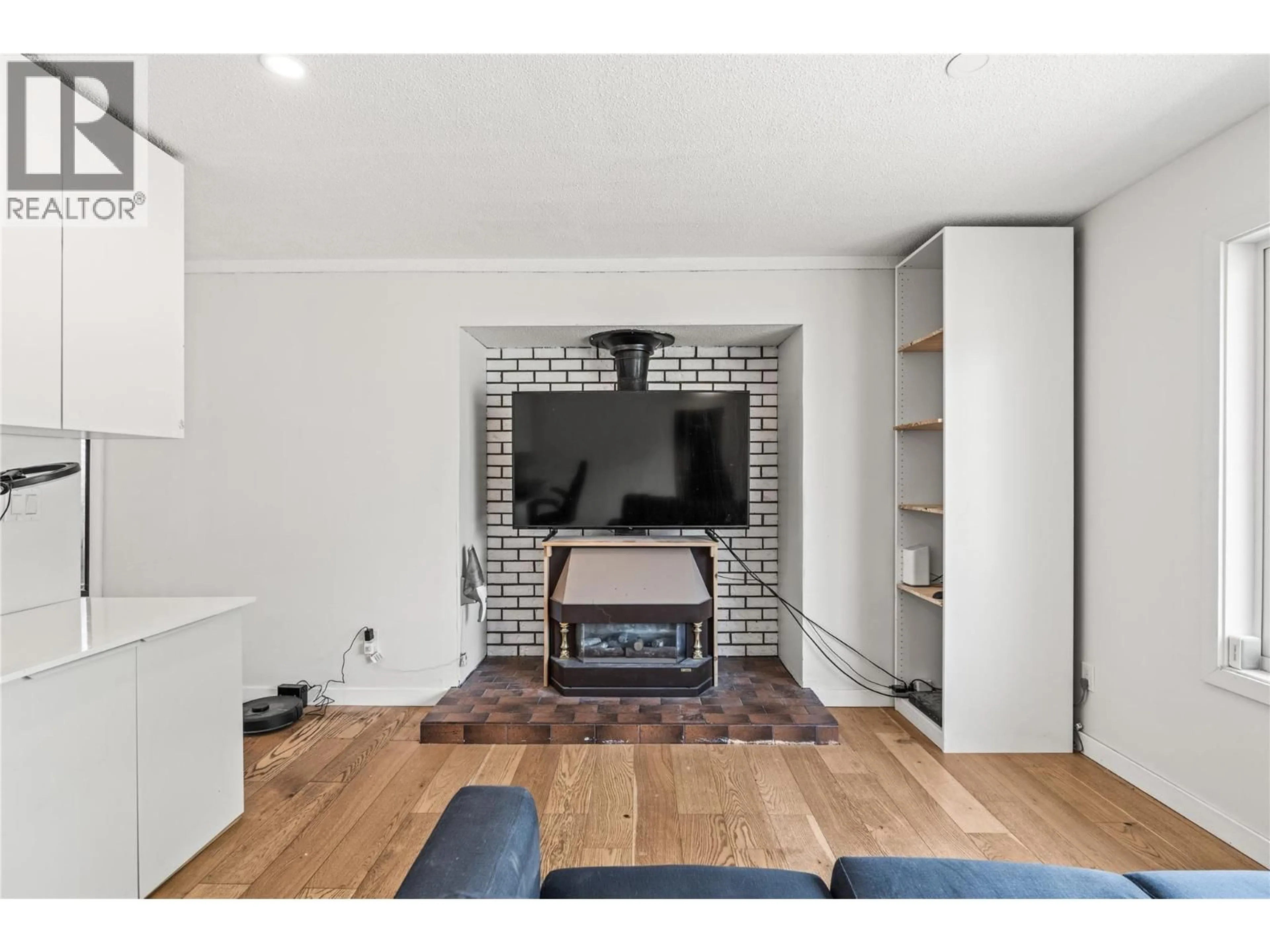 Home theater for 5503 SOUTH VERNON COURT, Vernon British Columbia V1T8N6