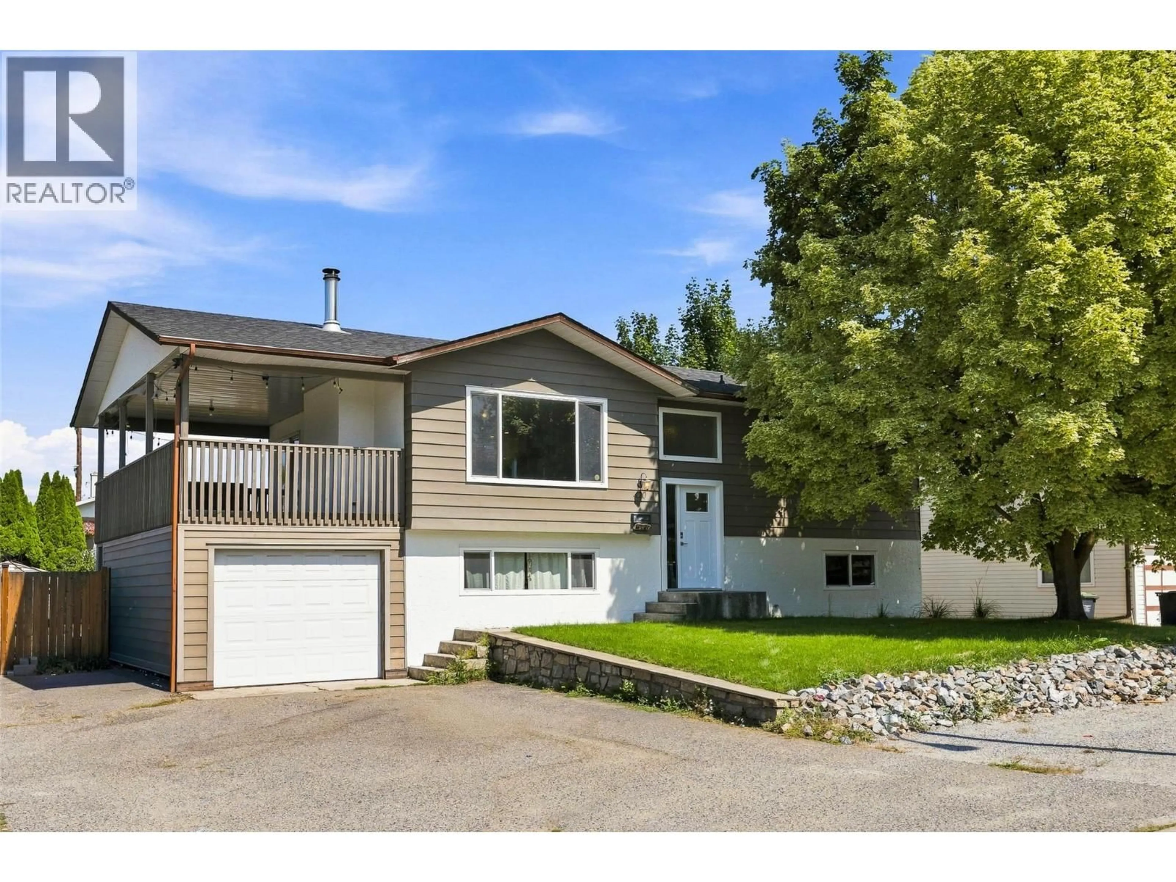 Home with vinyl exterior material, street for 420 HILLABY AVENUE, Kelowna British Columbia V1X6G2