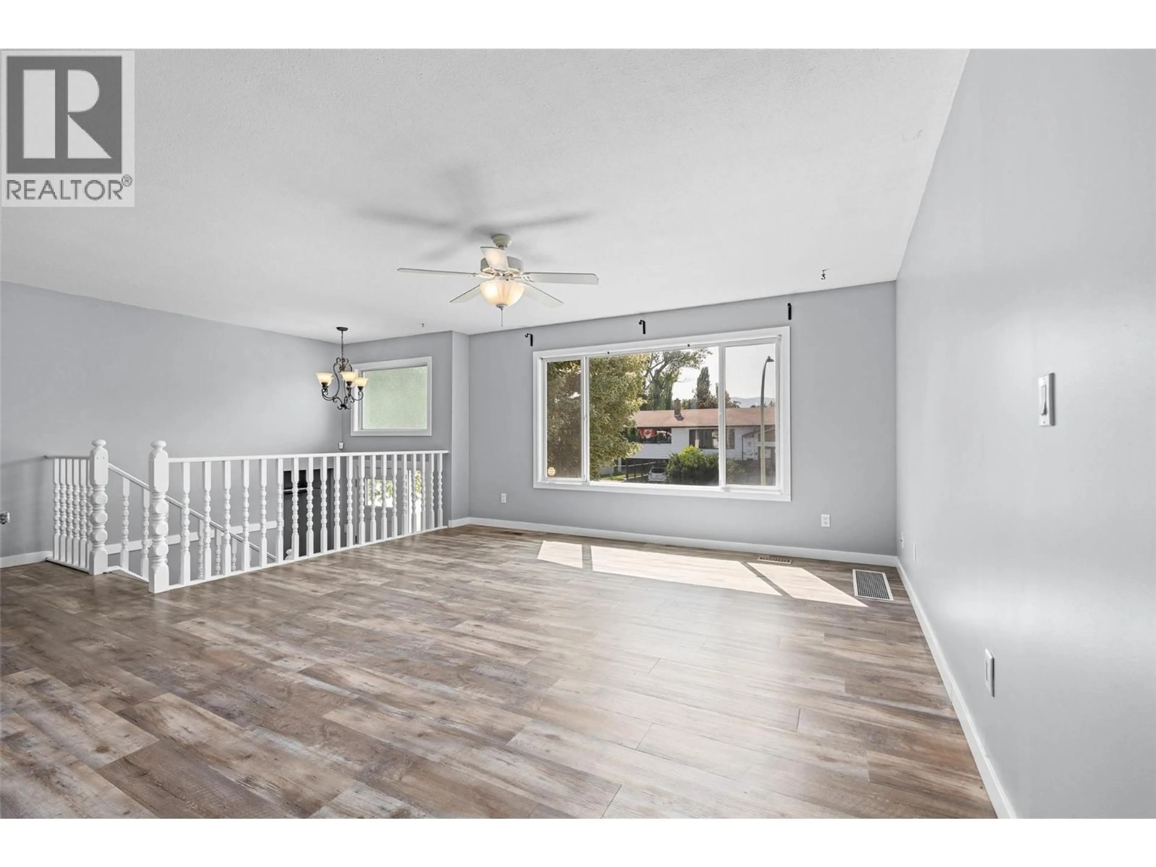 A pic of a room for 420 HILLABY AVENUE, Kelowna British Columbia V1X6G2
