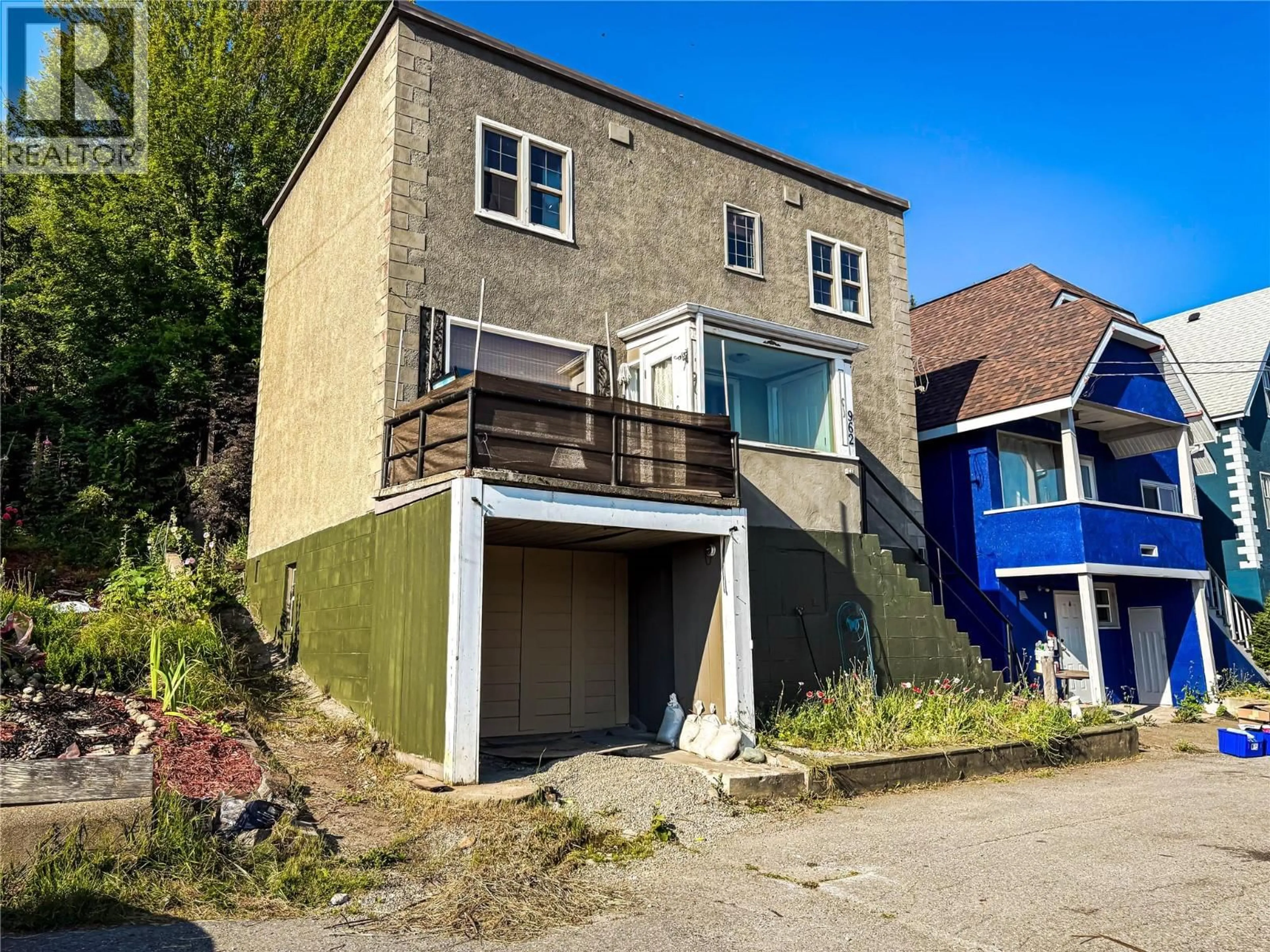 A pic from outside/outdoor area/front of a property/back of a property/a pic from drone, street for 962 NELSON AVENUE, Trail British Columbia V1R3H2