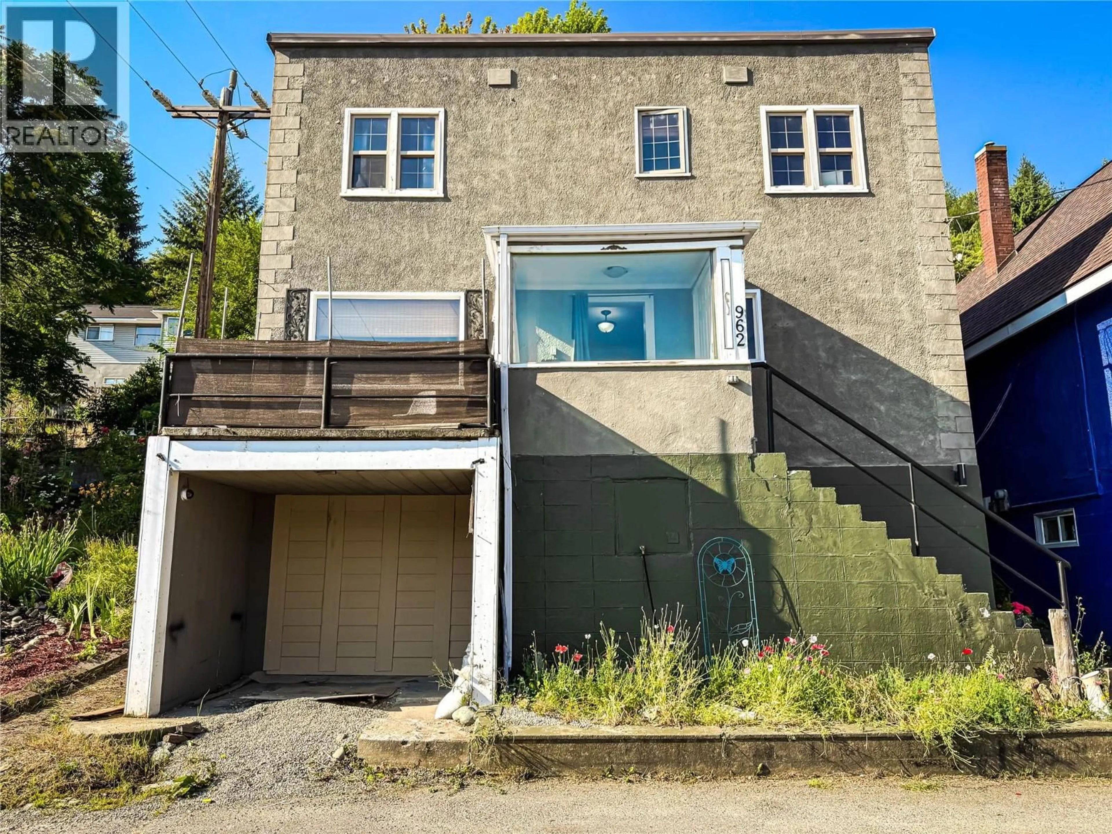 A pic from outside/outdoor area/front of a property/back of a property/a pic from drone, street for 962 NELSON AVENUE, Trail British Columbia V1R3H2