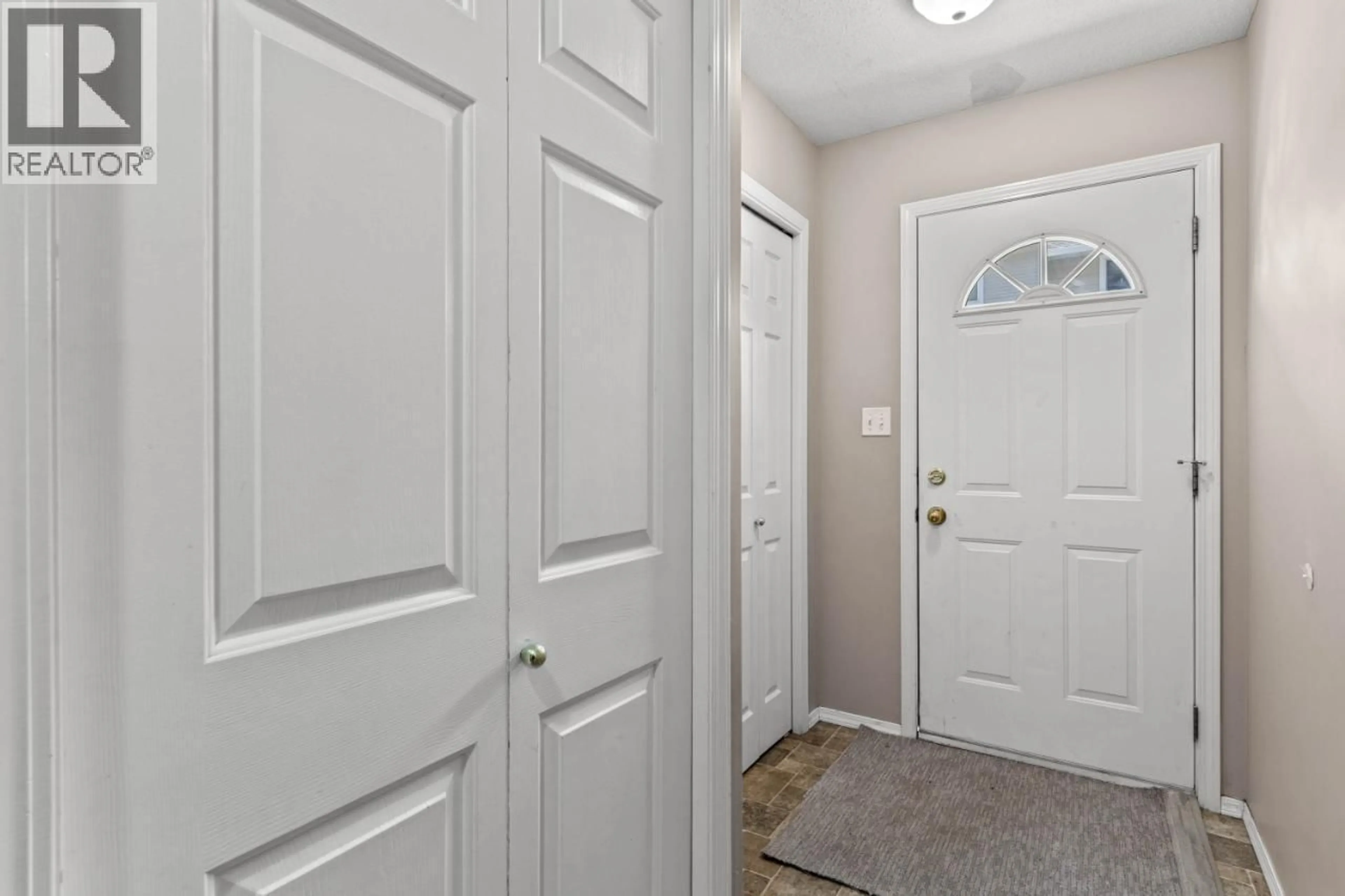 Indoor entryway for 19 - 1920 HUGH ALLAN DRIVE, Kamloops British Columbia V1S1Y5