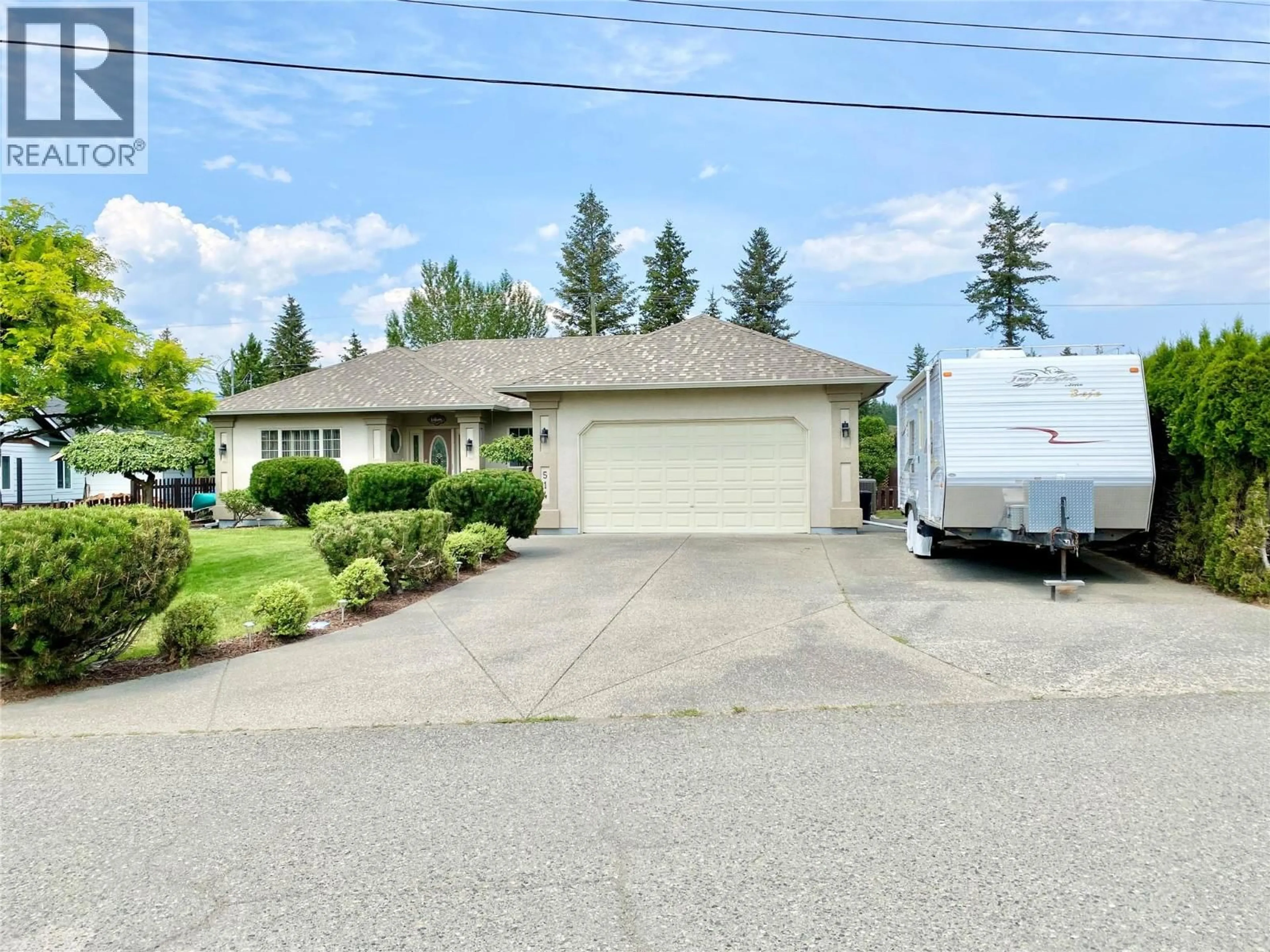 Home with vinyl exterior material, street for 514 ORIOLE WAY, Barriere British Columbia V0E1E0