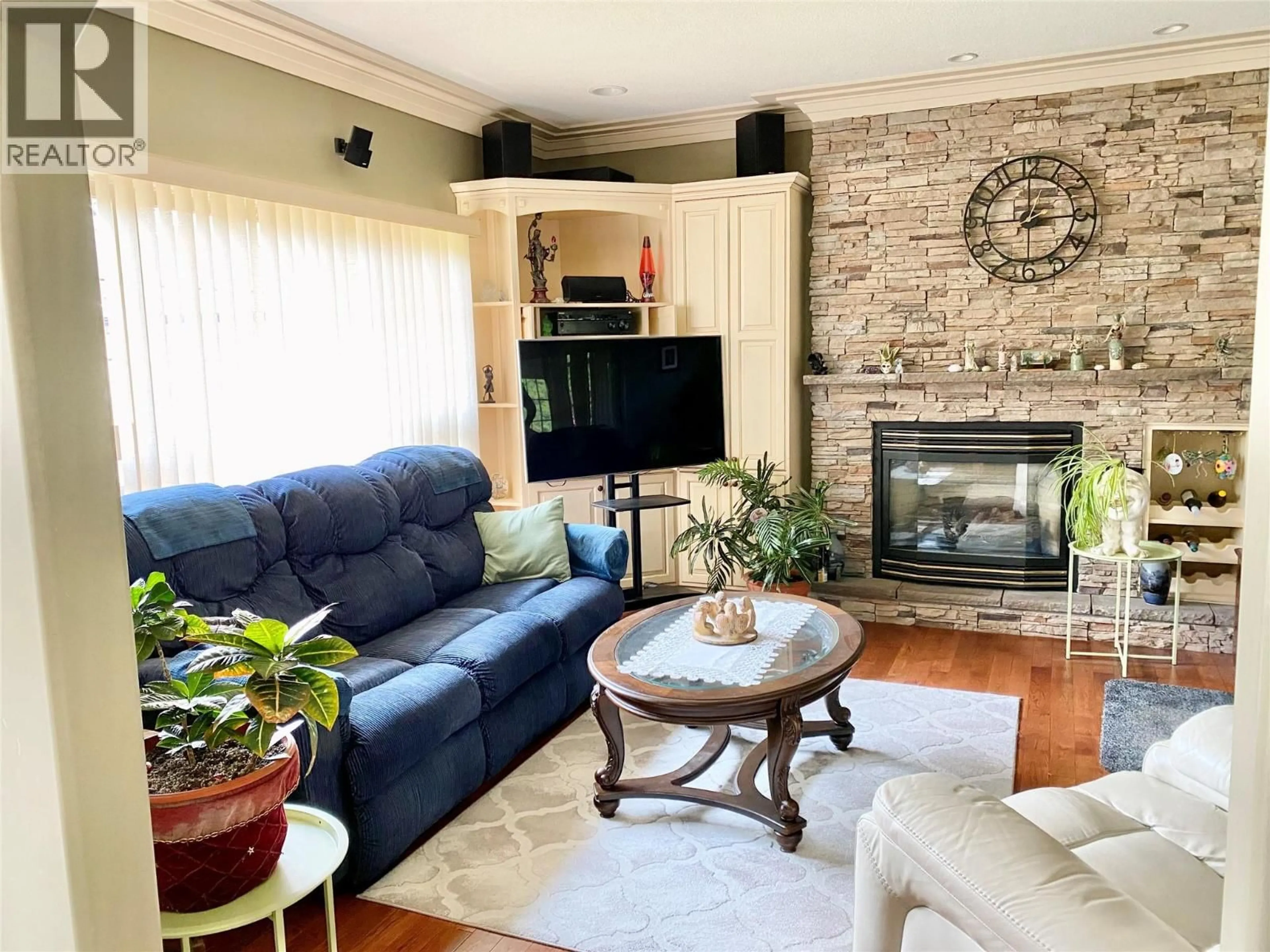 Living room with furniture, unknown for 514 ORIOLE WAY, Barriere British Columbia V0E1E0