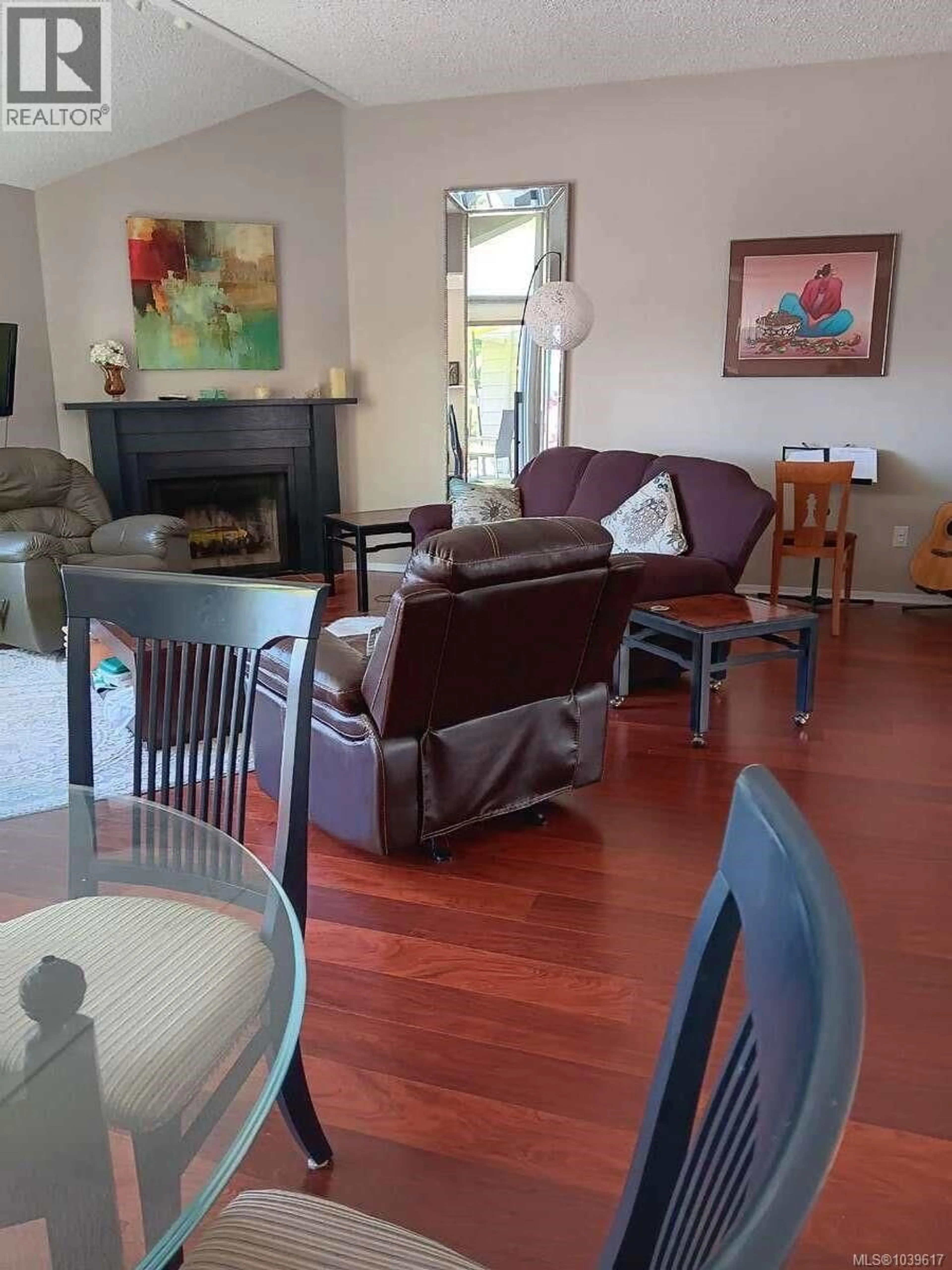 Living room with furniture, unknown for 303 - 10461 RESTHAVEN DRIVE, Sidney British Columbia V8L3H6