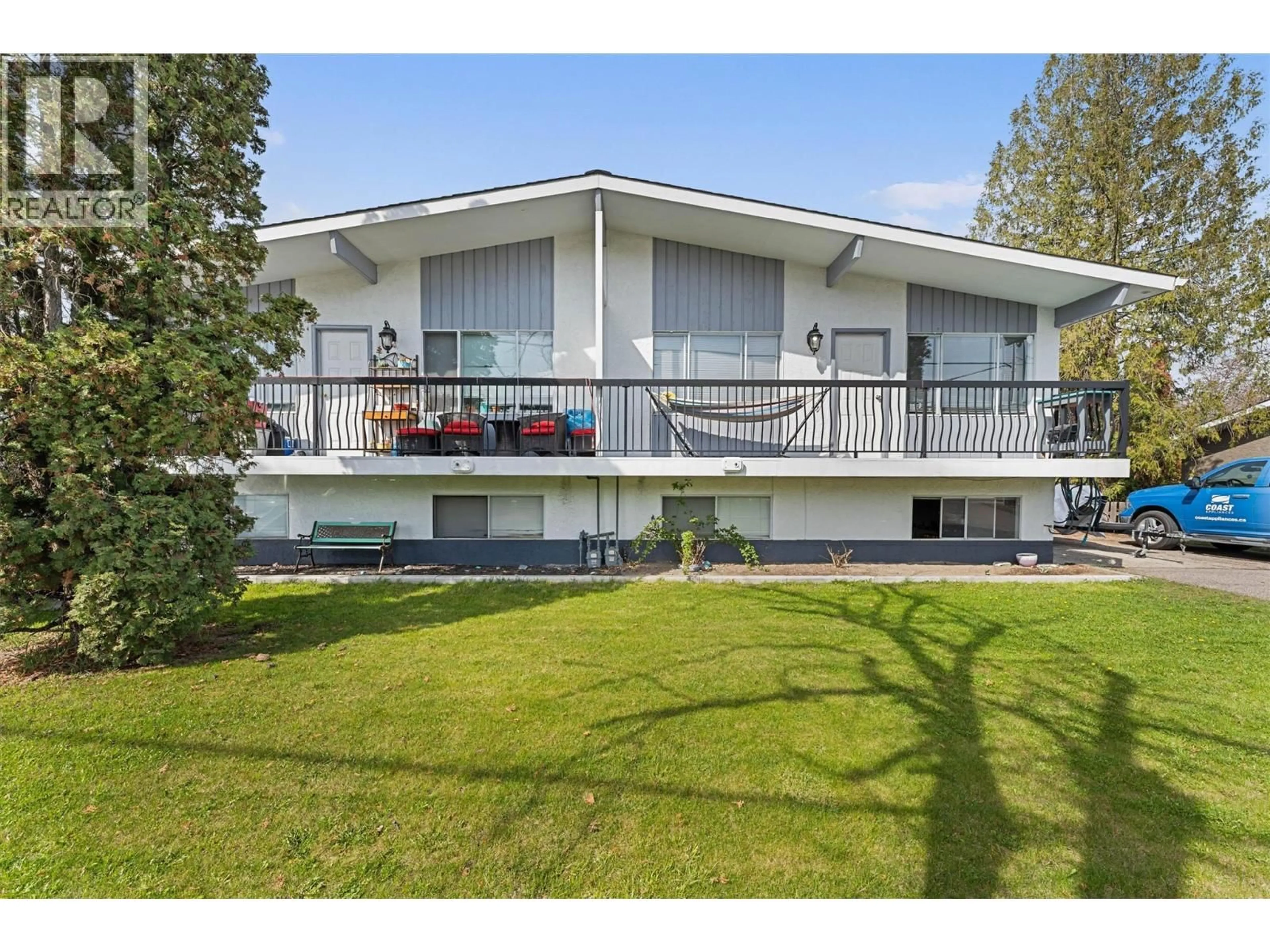 A pic from outside/outdoor area/front of a property/back of a property/a pic from drone, unknown for 600 - 602 RUTLAND ROAD SOUTH, Kelowna British Columbia V1X3A3