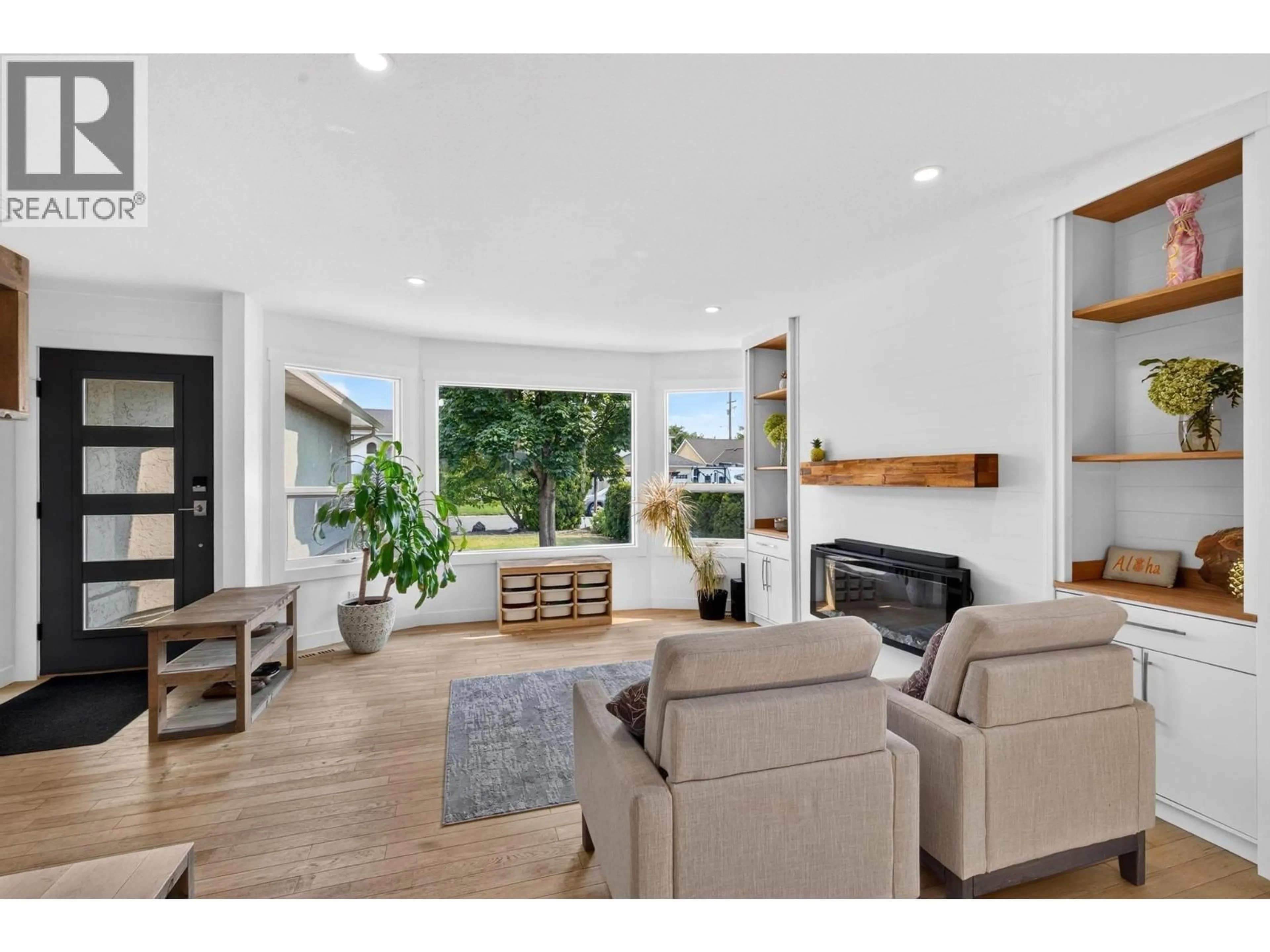 Living room with furniture, unknown for 853 SPRINGSIDE COURT, Kelowna British Columbia V1W3L8