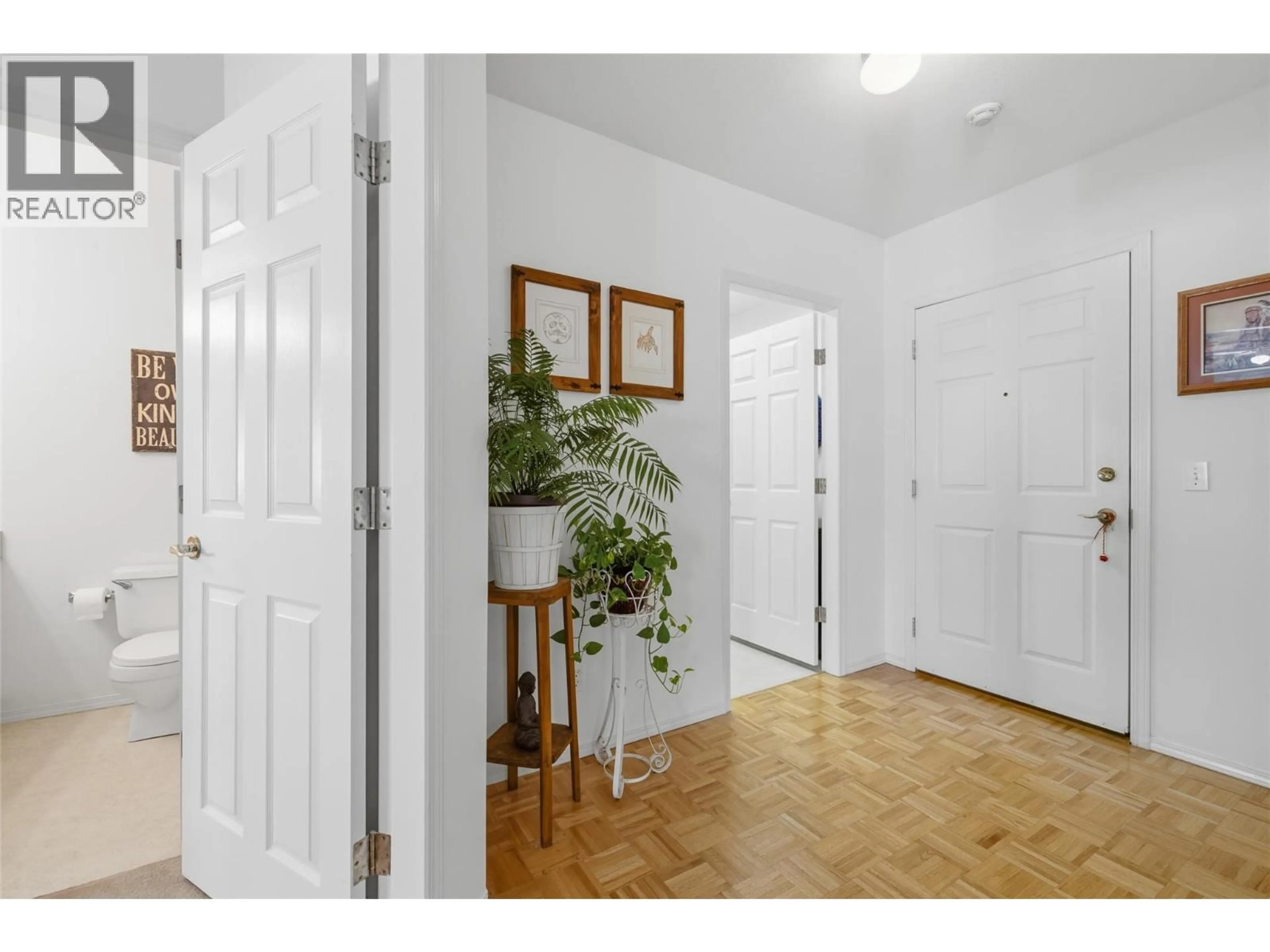 Indoor entryway for 303 - 1318 RICHTER STREET, Kelowna British Columbia V1Y2L3