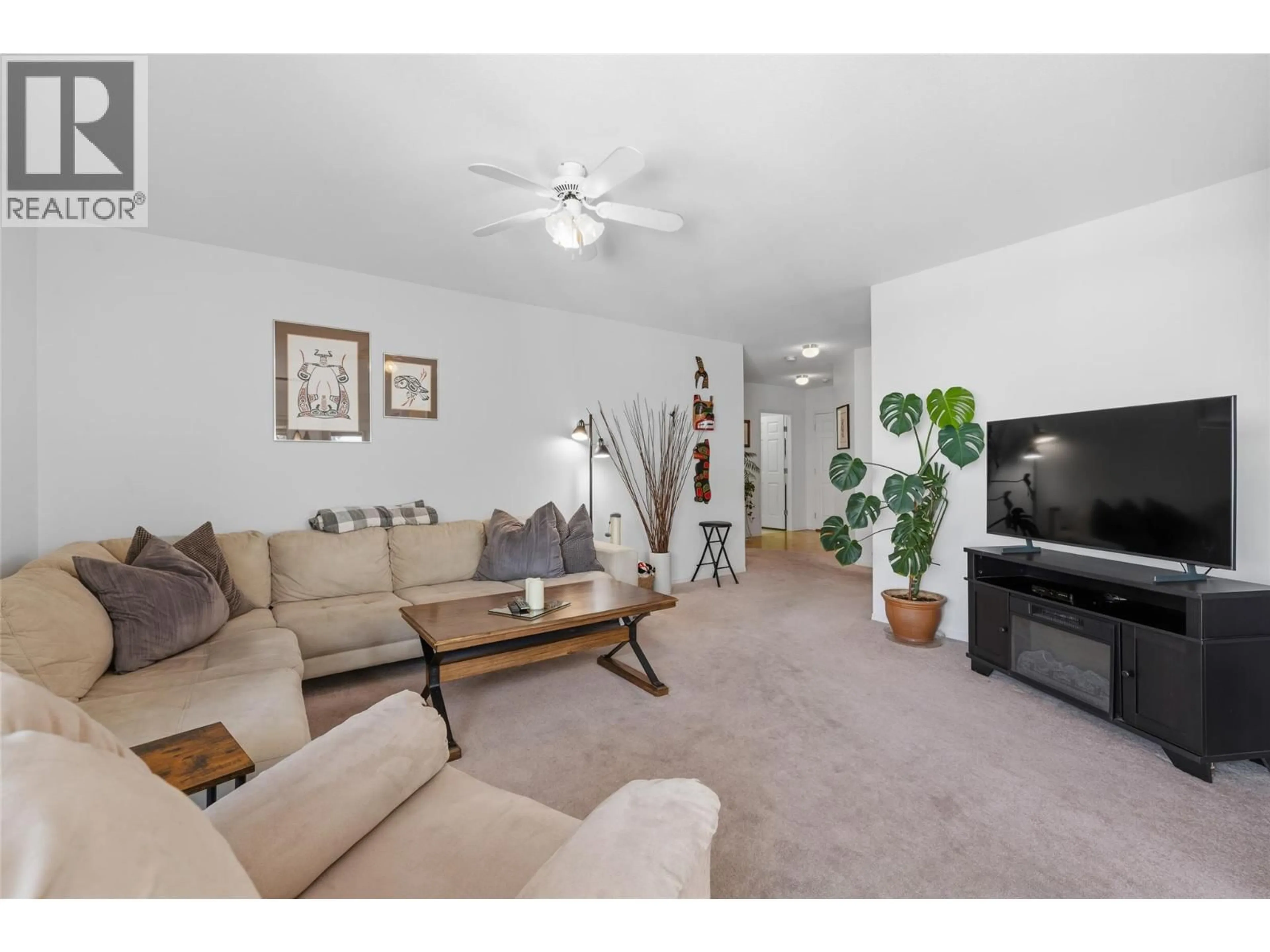 Living room with furniture, unknown for 303 - 1318 RICHTER STREET, Kelowna British Columbia V1Y2L3