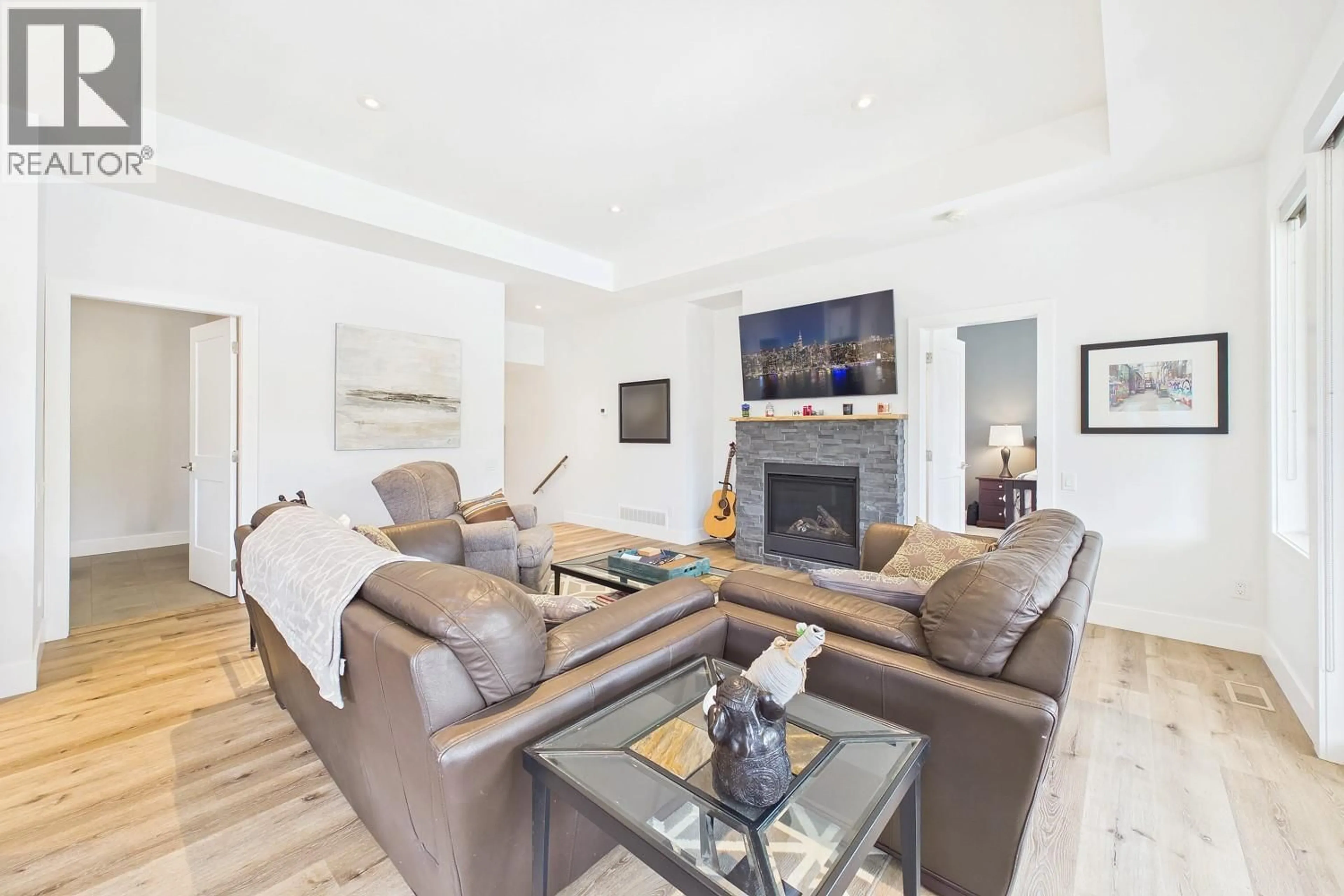 Living room with furniture, unknown for 187 ECHO RIDGE DRIVE, Kelowna British Columbia V1V0C9