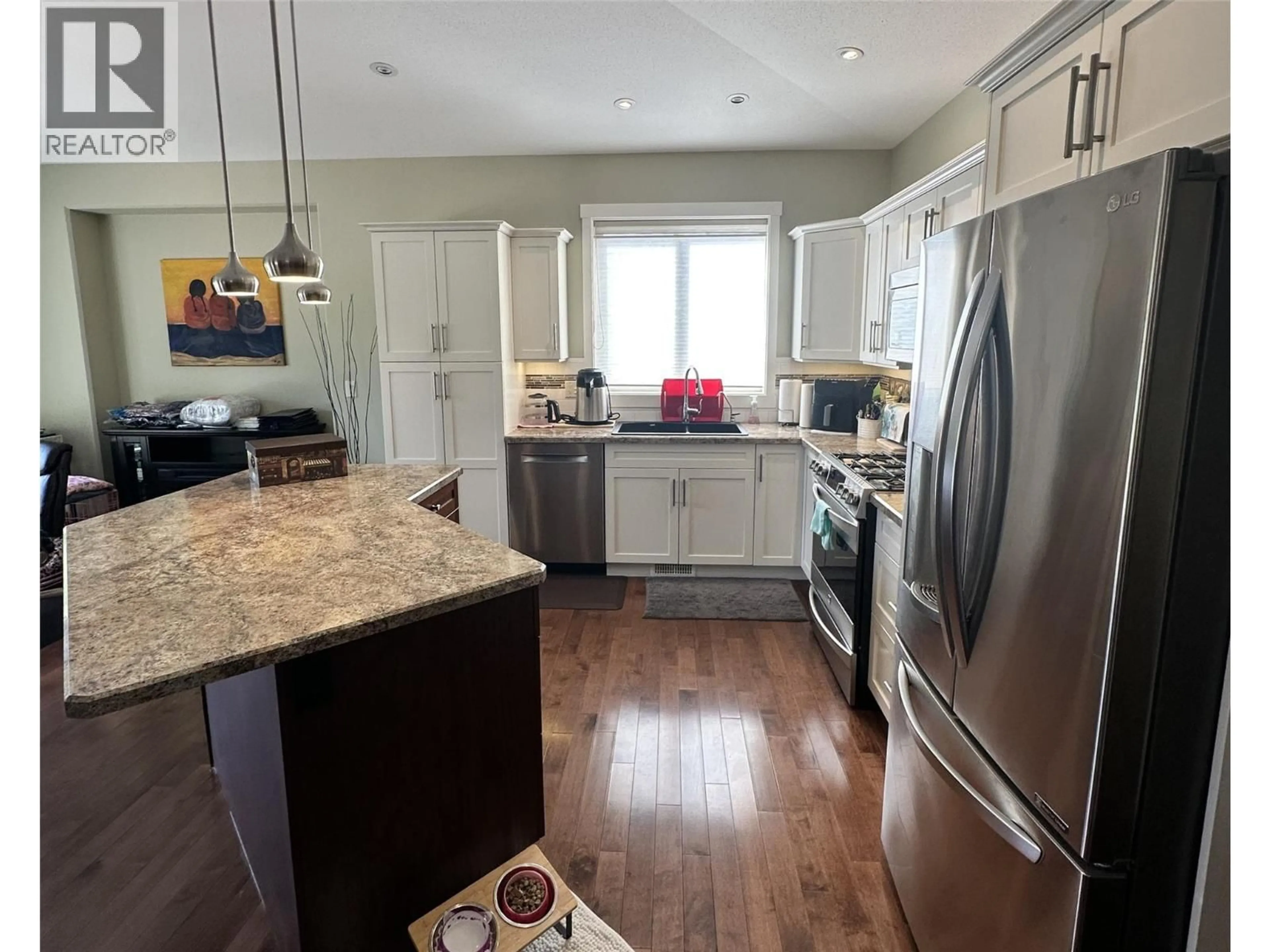Open concept kitchen, wood/laminate floor for 34 - 6833 MEADOWS DRIVE, Oliver British Columbia V0H1T4