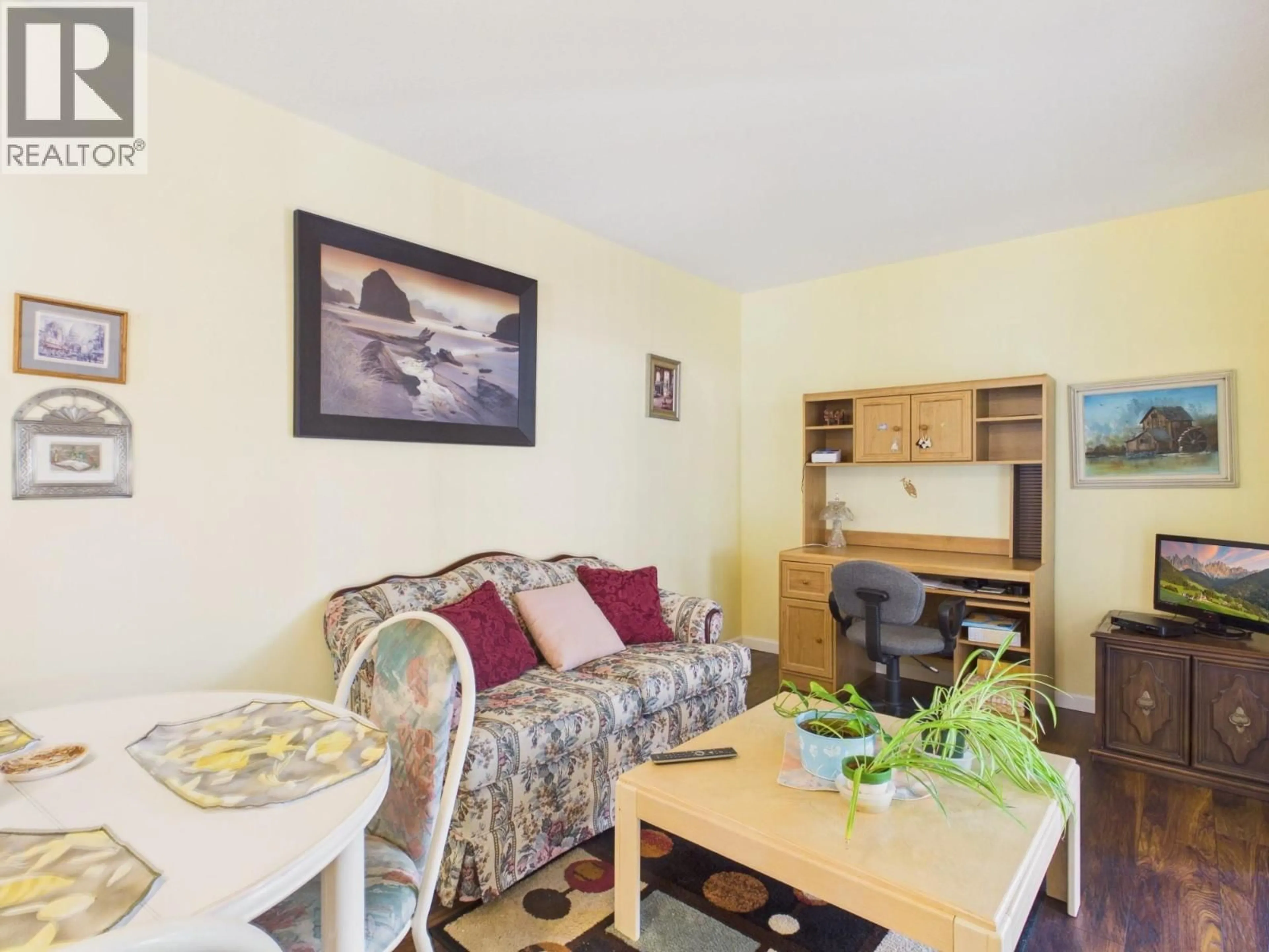 Living room with furniture, wood/laminate floor for 14 POPLAR COURT, Osoyoos British Columbia V0H1V5