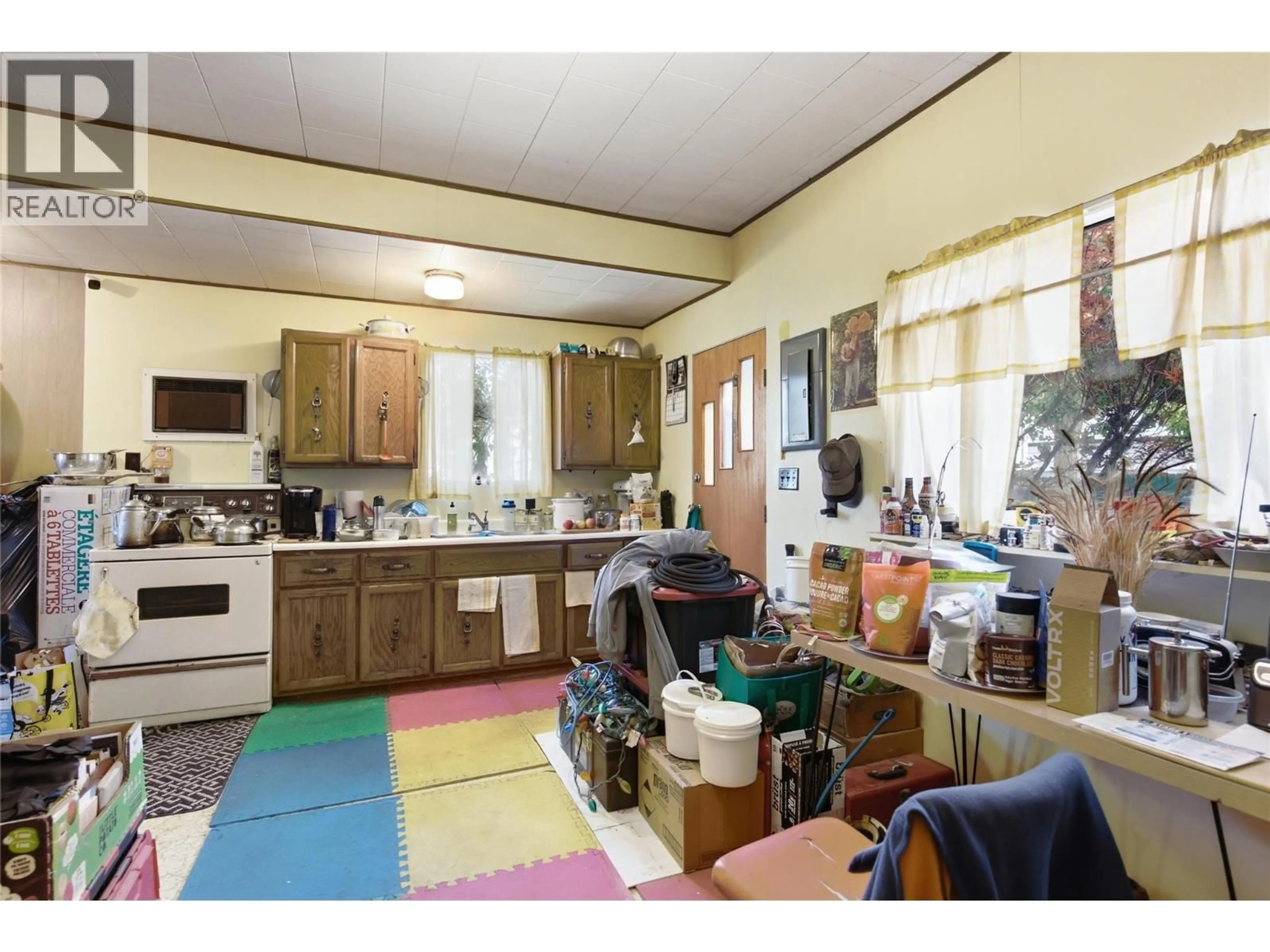 Standard kitchen, unknown for 252 6TH STREET, Ashcroft British Columbia V0K1A0