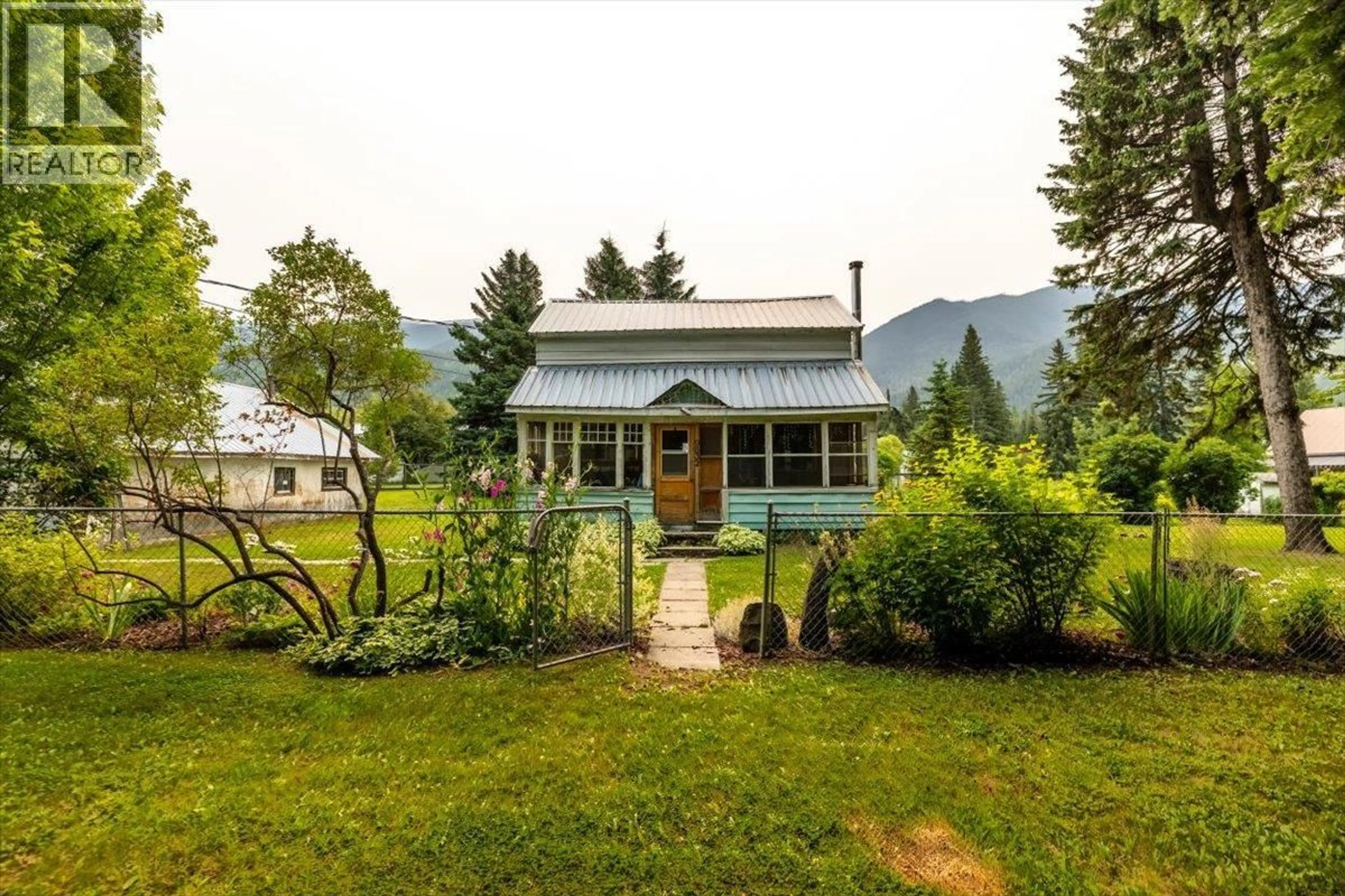 Patio, mountain view for 9832 VICTORIA STREET, Fernie British Columbia V0B1M5