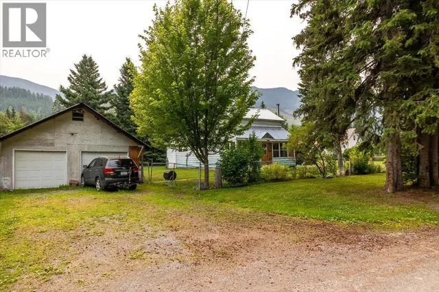 9832 VICTORIA STREET, Fernie 4