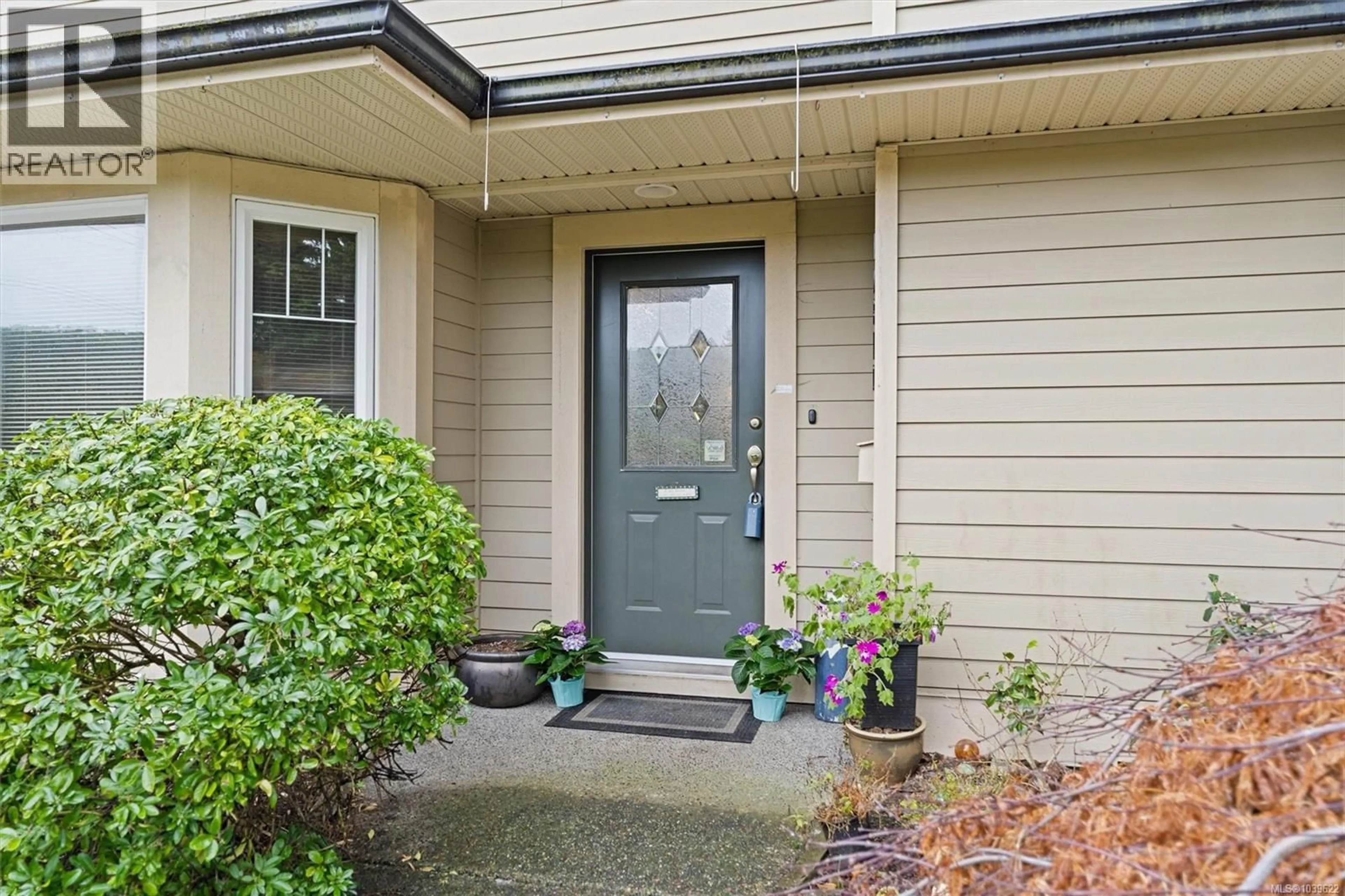 Indoor entryway for 10372 BOWERBANK ROAD, Sidney British Columbia V8L3L7