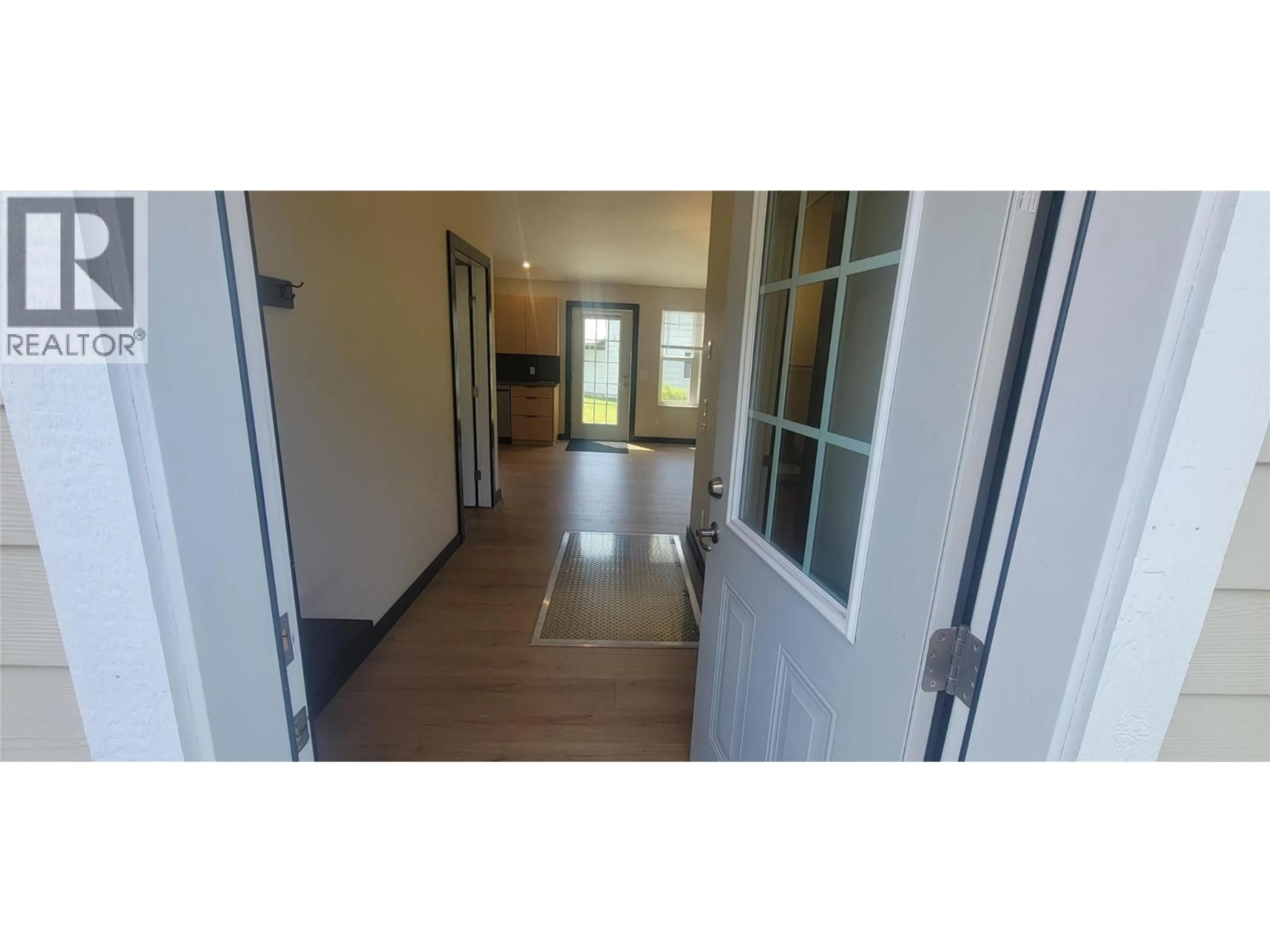 Indoor entryway for 3 - 611 CASLEY COURT, New Denver British Columbia V0G1S1