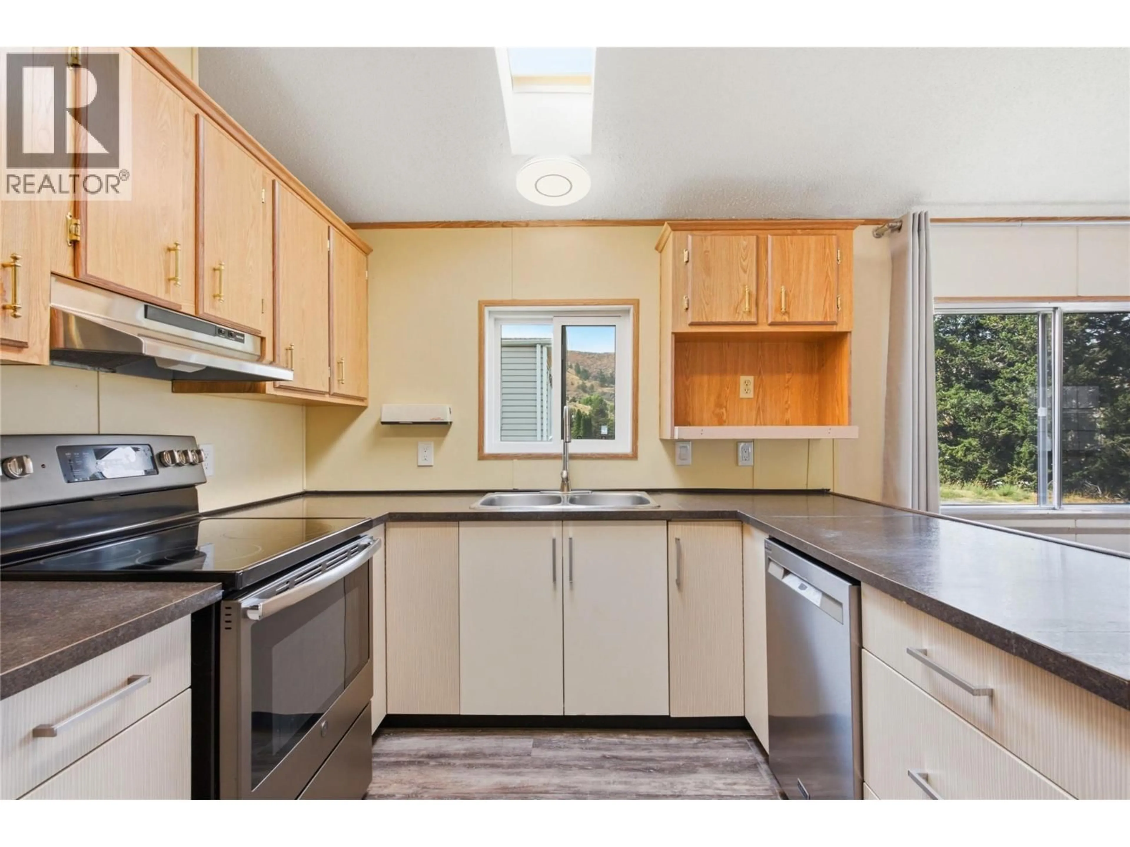 Standard kitchen, unknown for 3 - 1175 ROSE HILL ROAD, Kamloops British Columbia V2E1G9